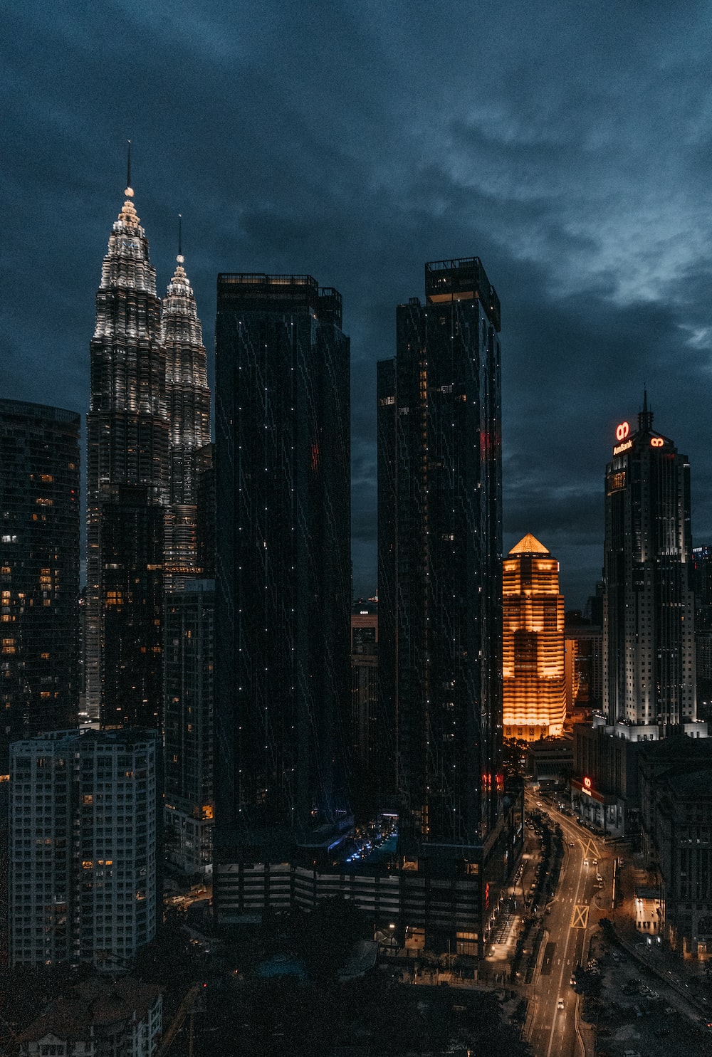 Dark City. best free dark, city, building and urban photo