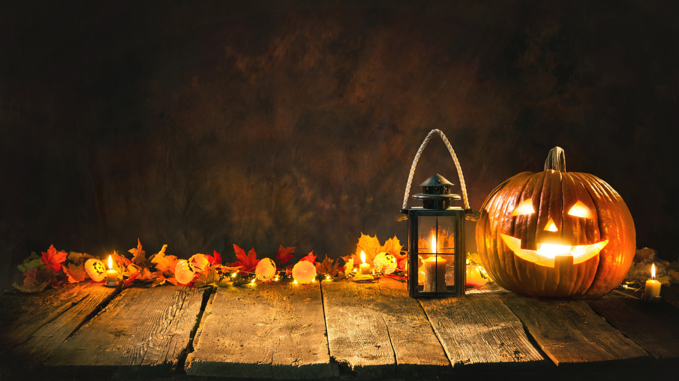 Download wallpaper autumn, leaves, smile, candles, Halloween, pumpkin, Halloween, Autumn, section holidays in resolution 1366x768