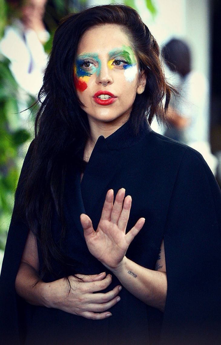 Lady Gaga applause Premiere! Wallpaper For iPhone. Lady gaga applause, Lady gaga, Gaga