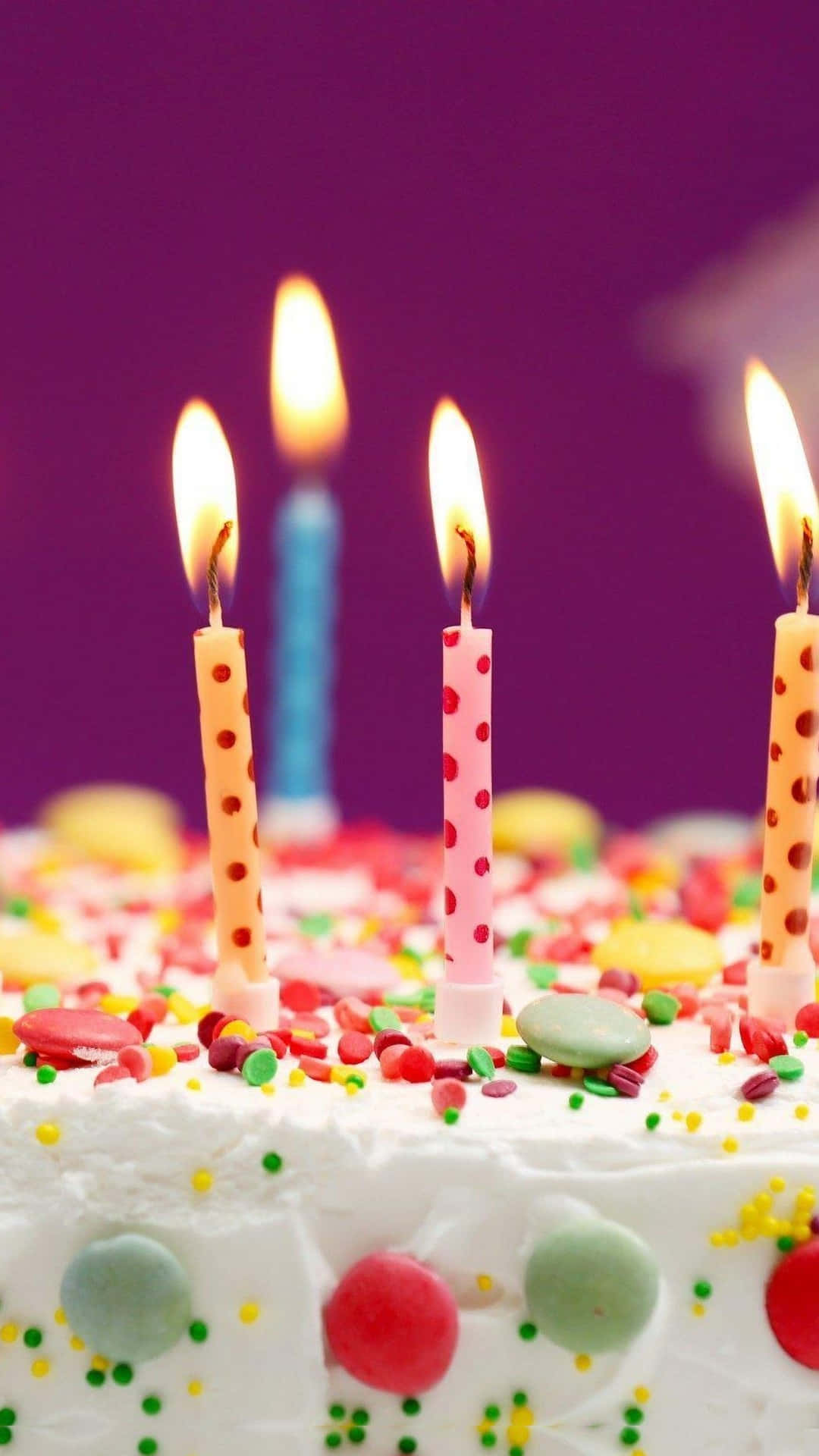 Download Delectable iPhone Cake Design Wallpaper