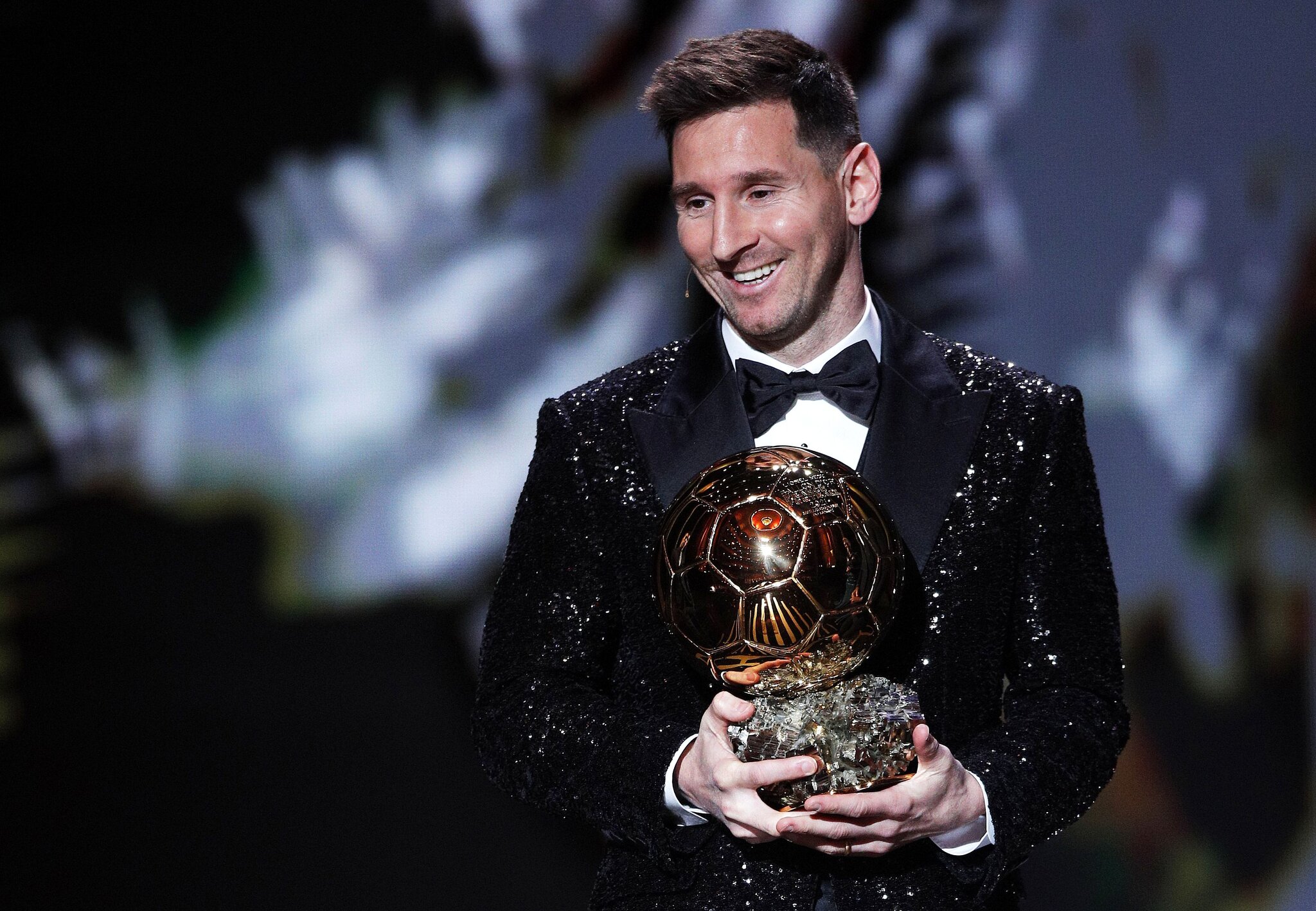 Lionel Messi Wins Record Seventh Ballon