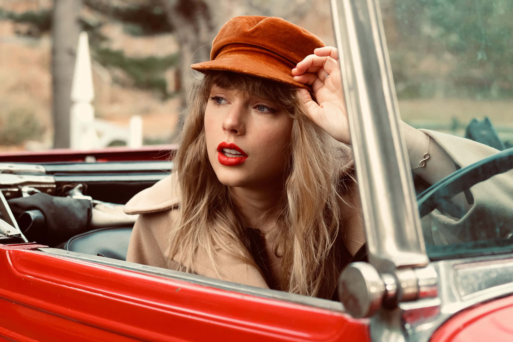 Red Taylors Version Wallpaper