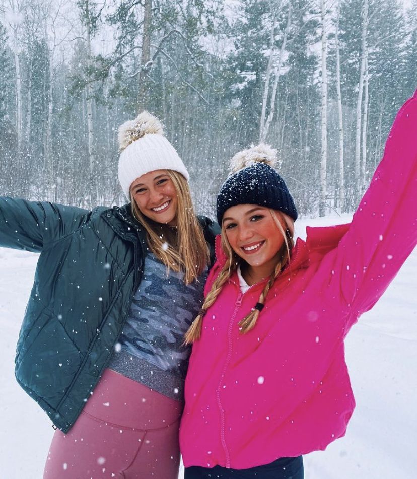 Style. Preppy winter, Preppy christmas, Winter photohoot