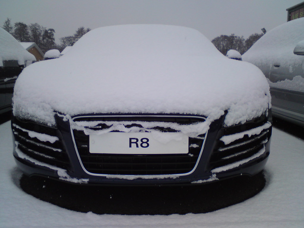 Audi R8 in the snow. Seòras