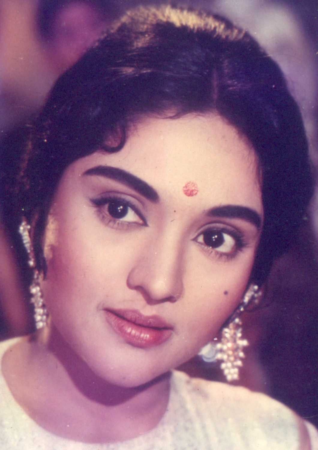 Vyjayanthimala in #Sangam. Hindi heroines, Indian bollywood actress, Vintage bollywood