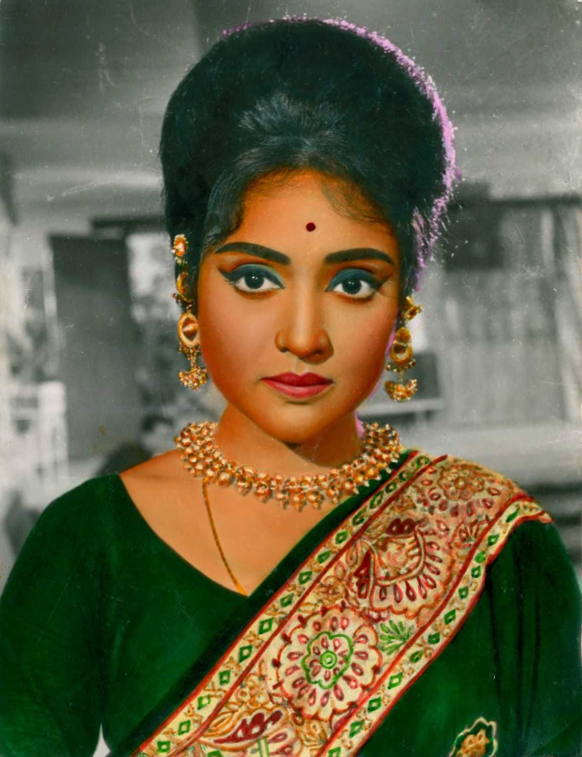 Vyjayanthimala photo and image.com. Vintage bollywood, Bollywood picture, Beautiful indian actress