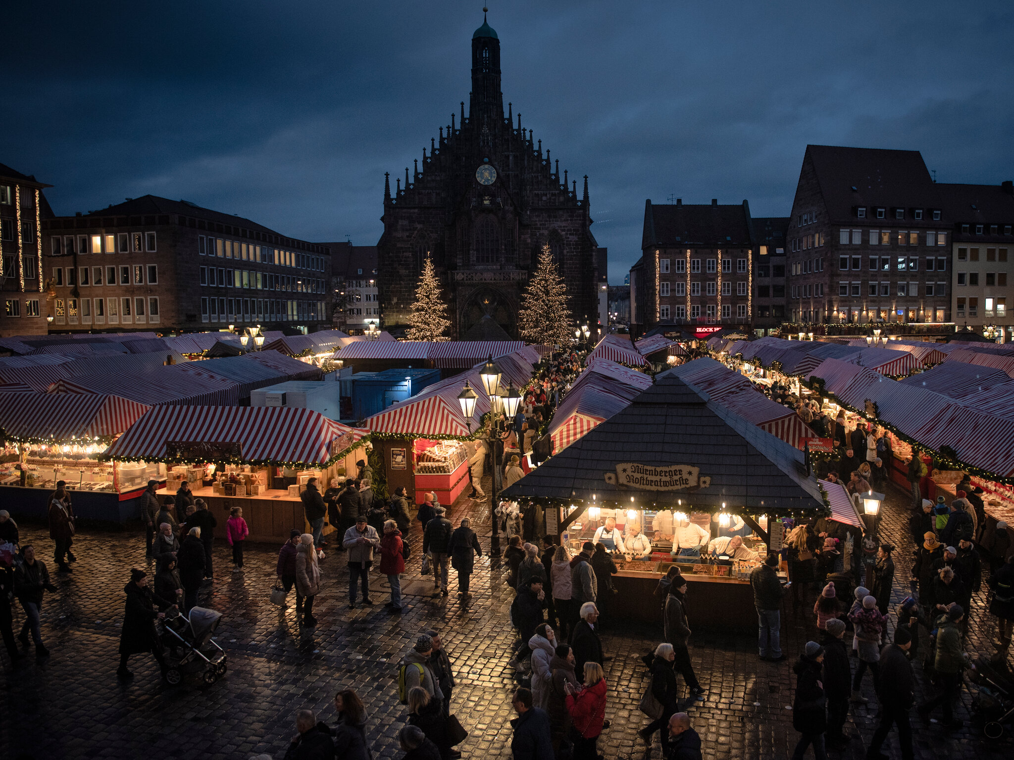At German Christmas Markets, Smiles Shine Bright but Budgets Are Tight
