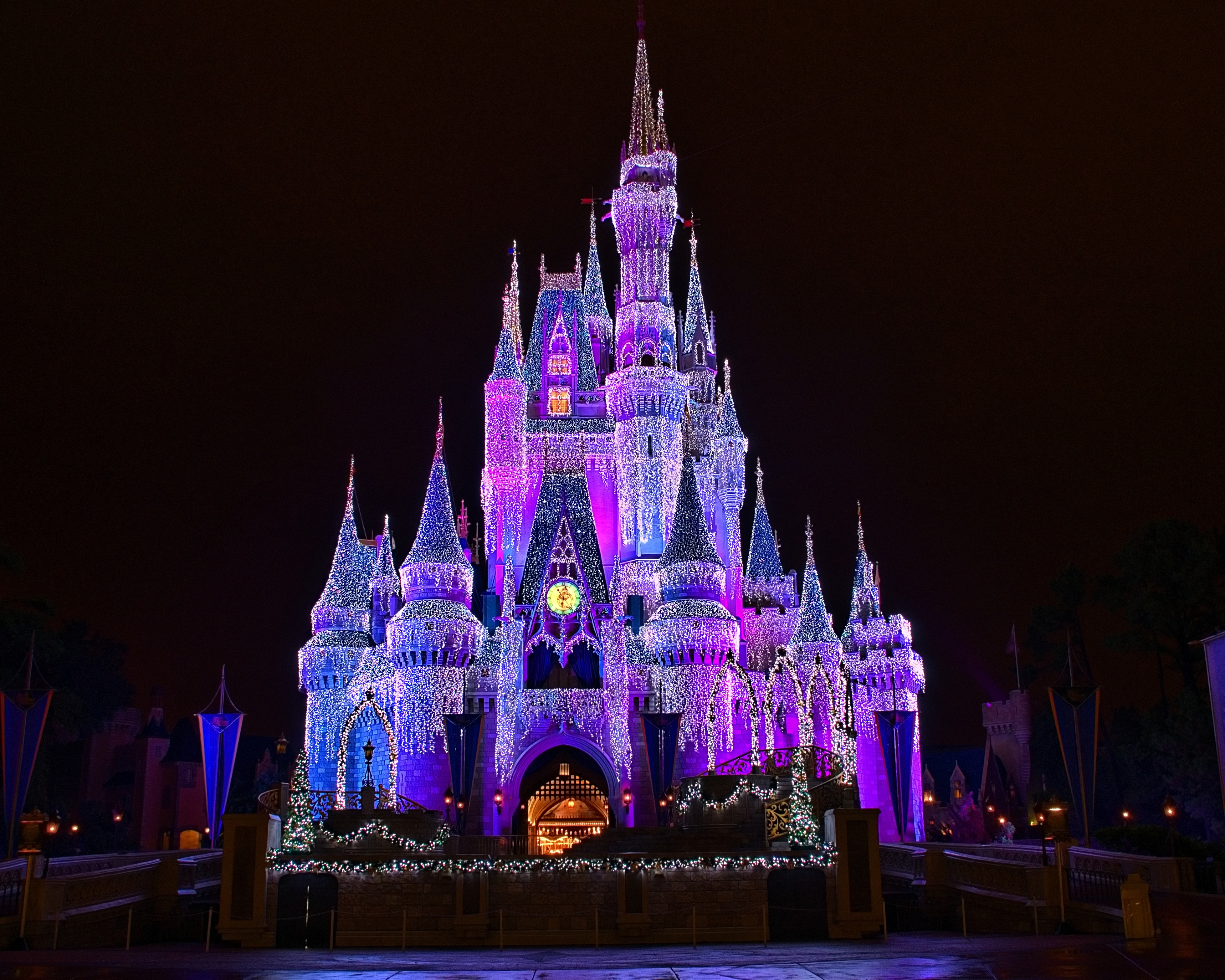 Some famous properties decorated for Christmas!. Castrorealtygroup's Blog