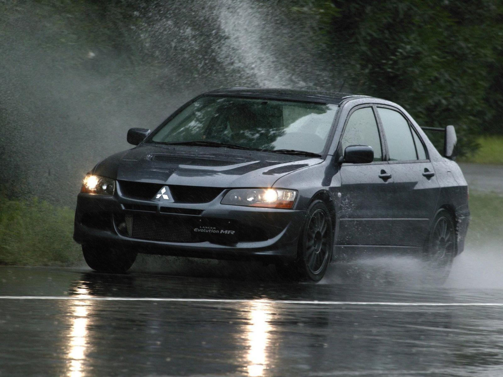 Mitsubishi Lancer Evolution VIII picture. Mitsubishi photo gallery