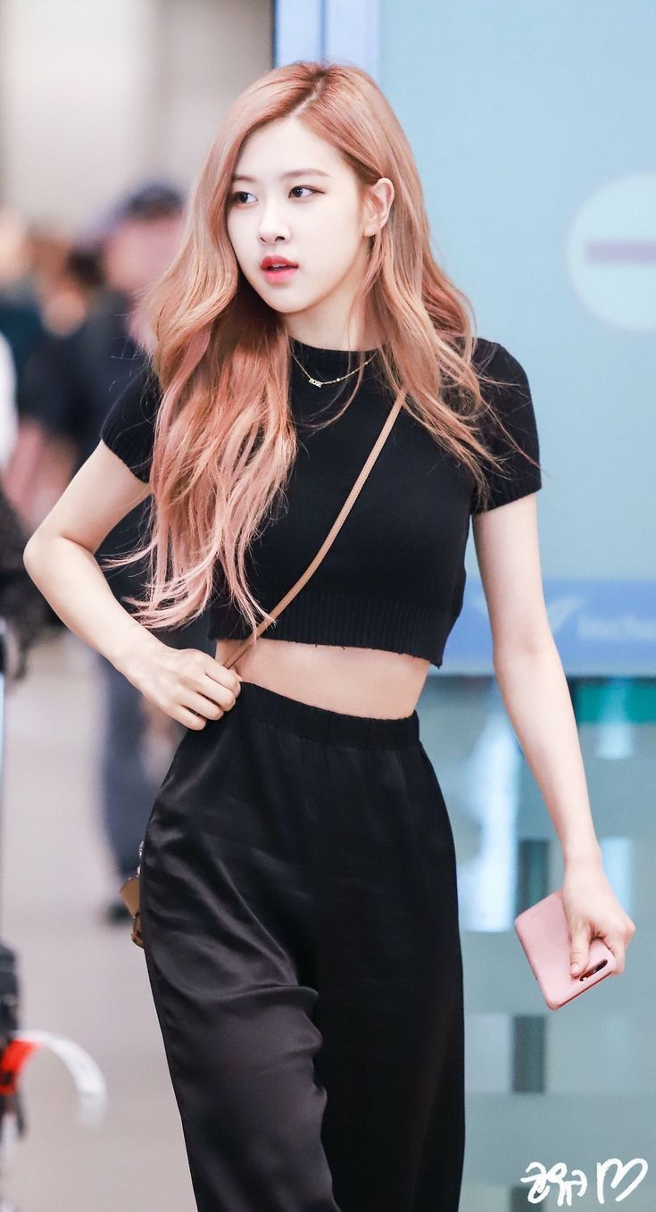 Blackpink Rosé Lovely Wallpaper. Tarz moda, Kıyafet, Kızlar