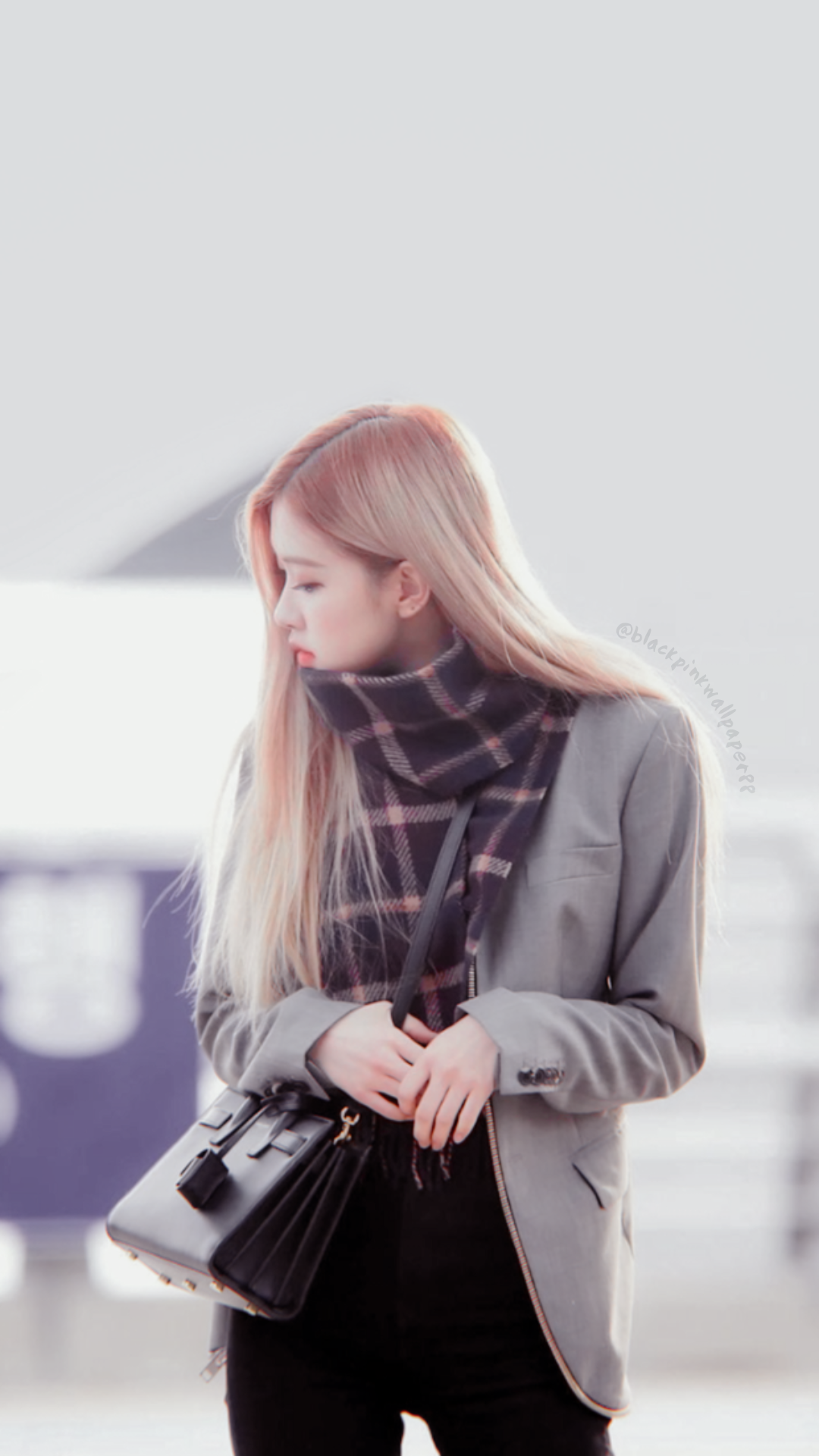 BLACKPINK AIRPORT FASHION ROSÉ WALLPAPER. Fashion, Cute rose, Airport style