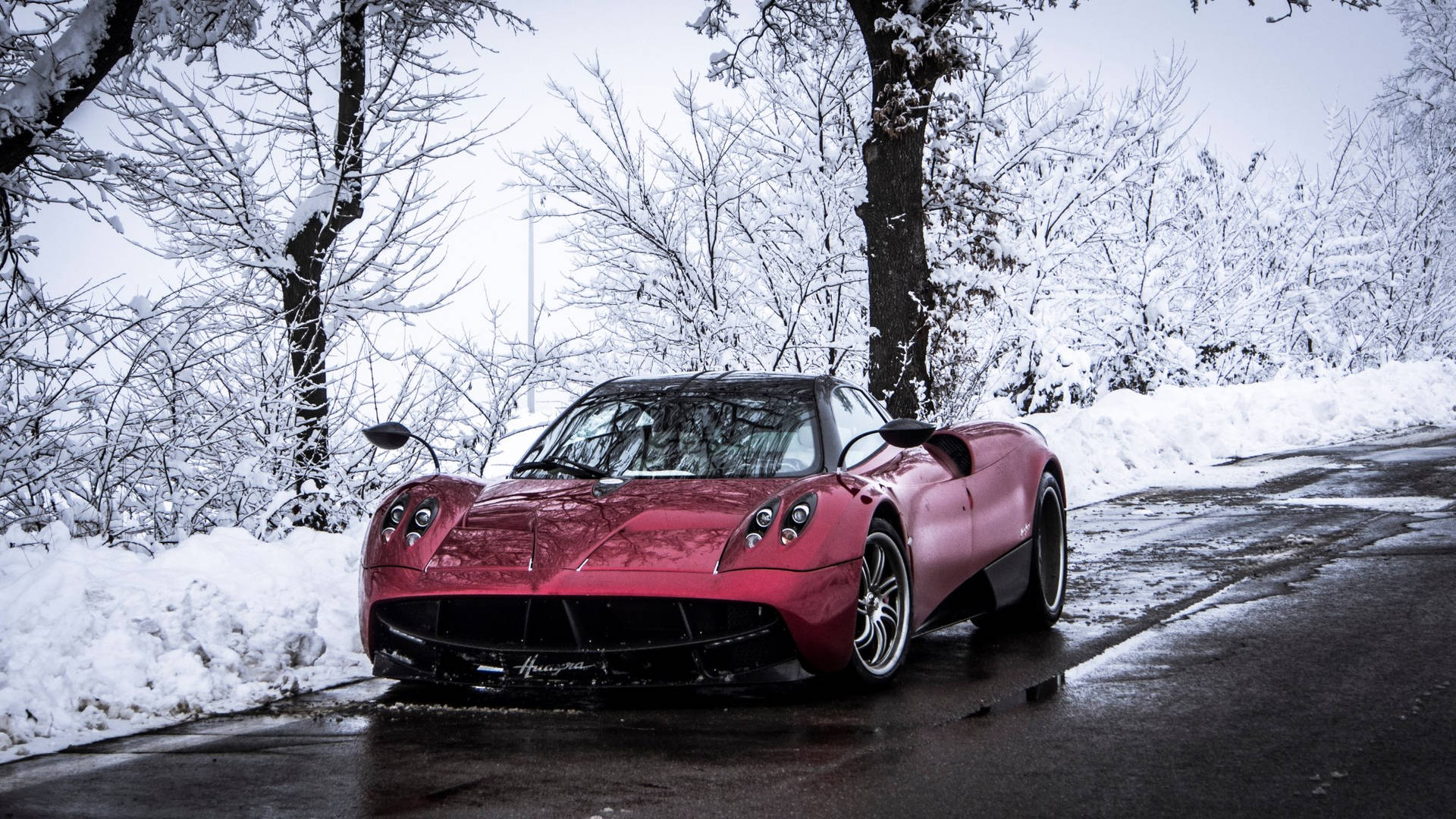 Download Pagani Huayra In Winter Wallpaper