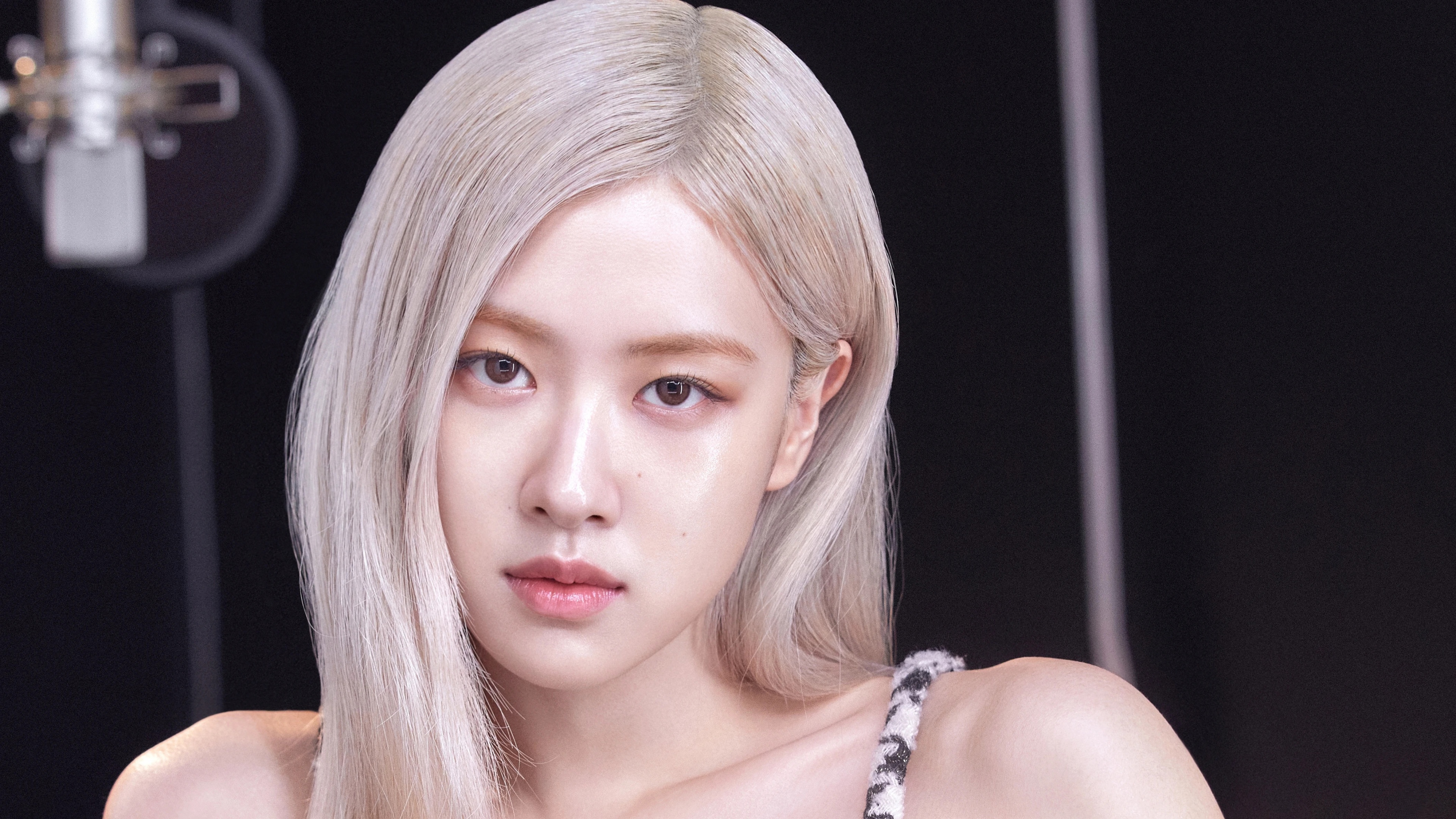 Rose (Blackpink) 5K Wallpaper for iPhone