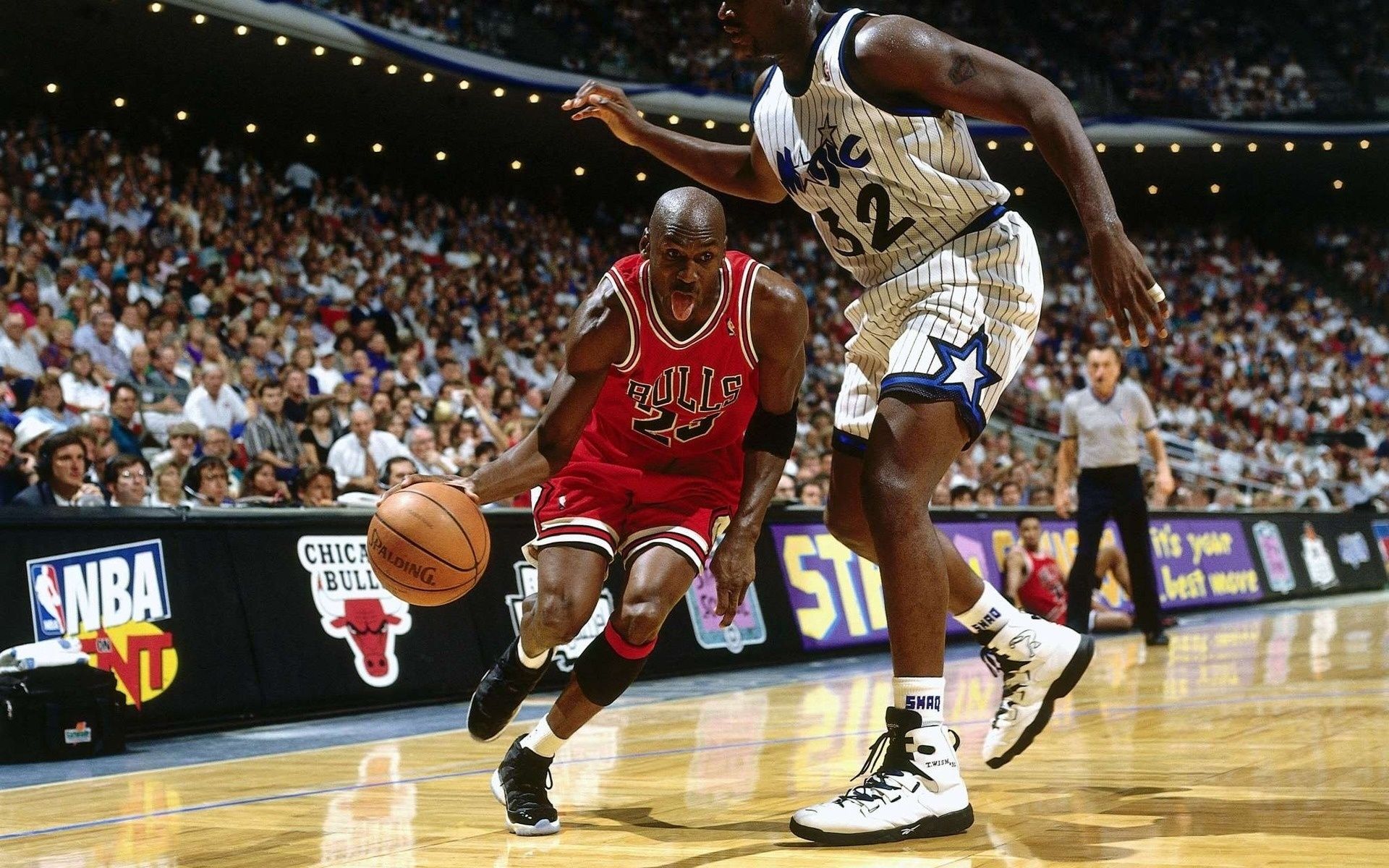 Checkago Bulls game. Basketball player Michael Jordan makes a pass