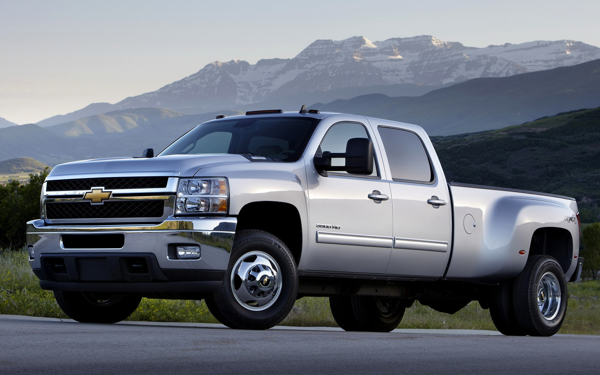 Chevrolet Silverado 3500 HD Crew Cab and HD Image
