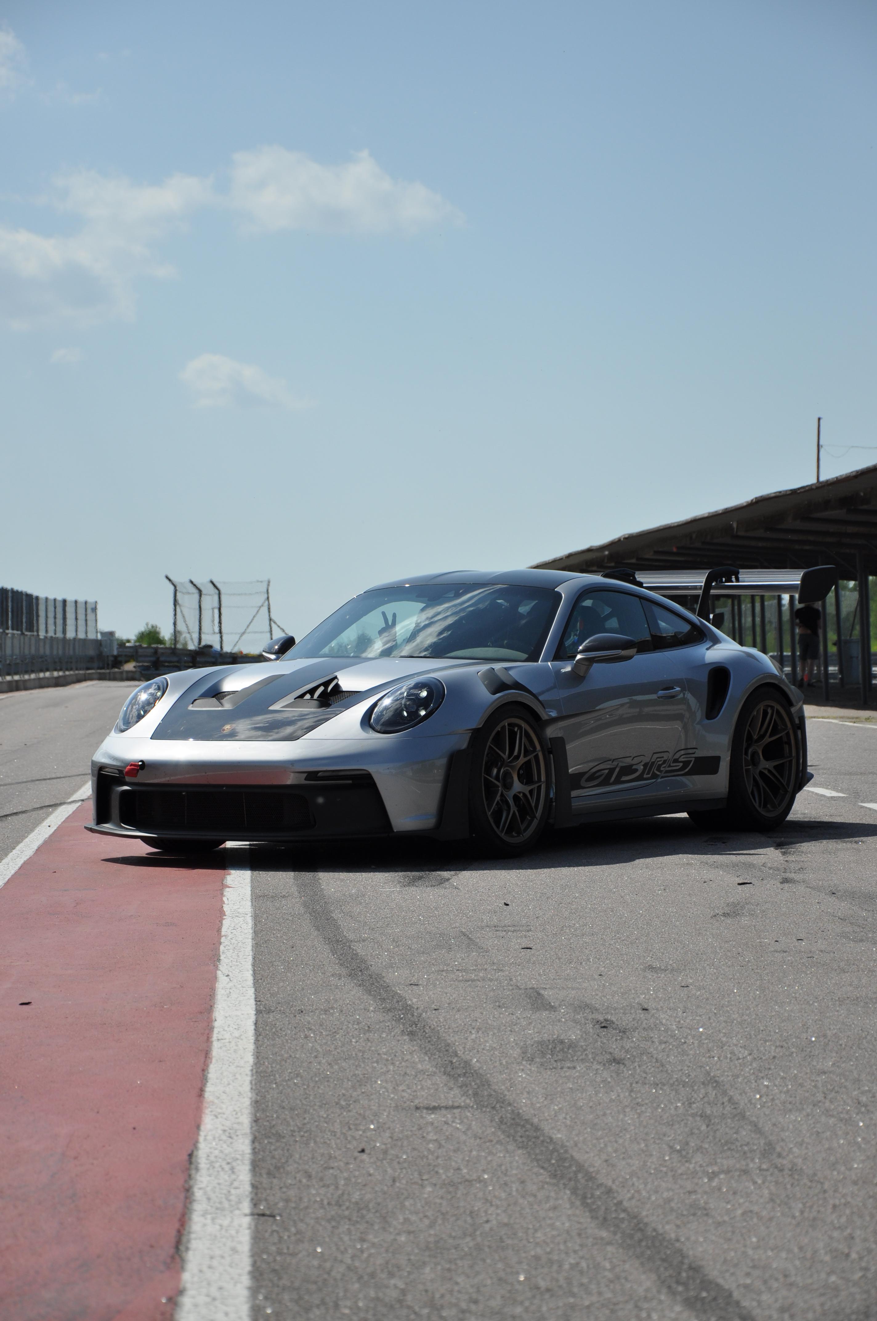 Porsche 911 992 GT3 RS [2848x4288]