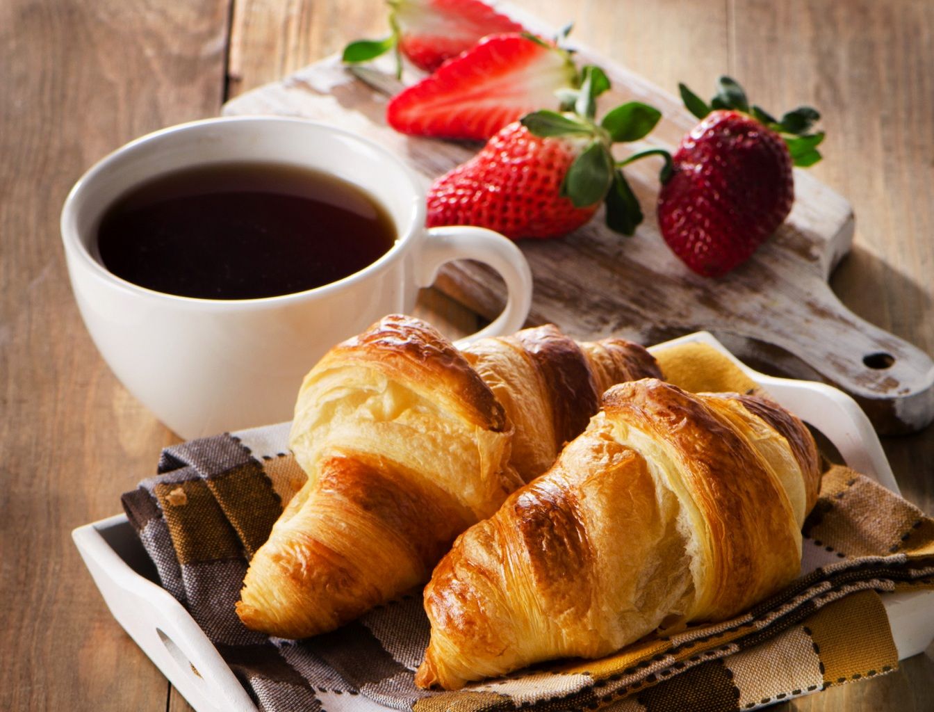 Croissant Coffee Strawberry Cup Food. Cibo, Buongiorno caffè, Colazione