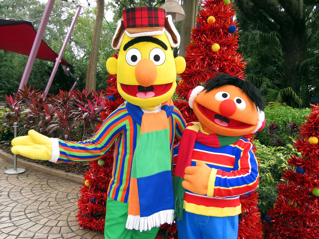 Bert and Ernie. Sesame Street: A Very Furry Christmas, Busc