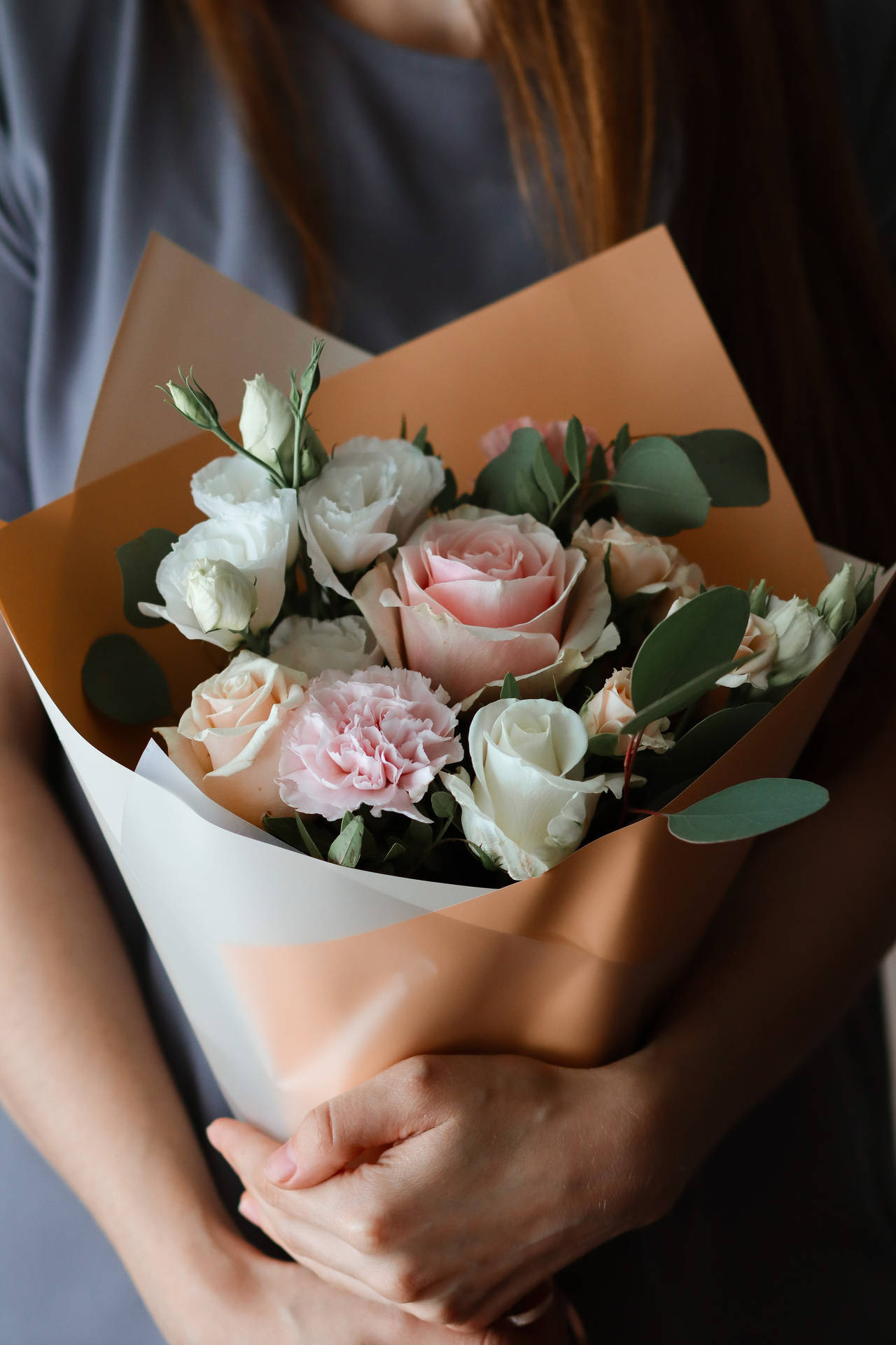 Download Woman Holding Roses Flower Bouquet Wallpaper