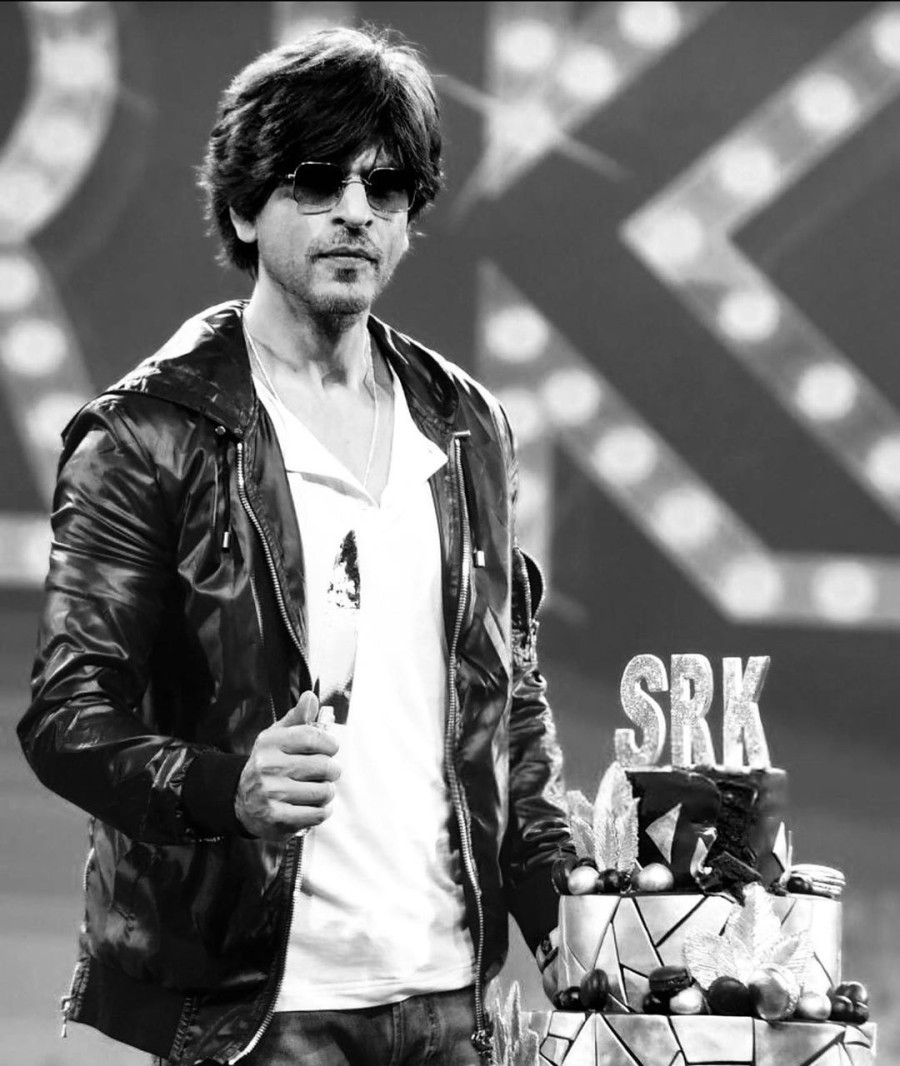 Shah Rukh Khan Photo: Latest Shah Rukh Khan Image, HD Wallpaper, Picture, Gallery of Actor Shah Rukh Khan