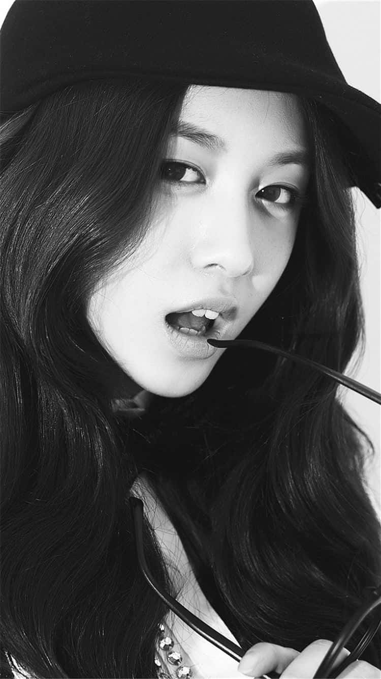 Download Cute Korean Singer Park Ji Yeon Black And White Portrait Wallpaper