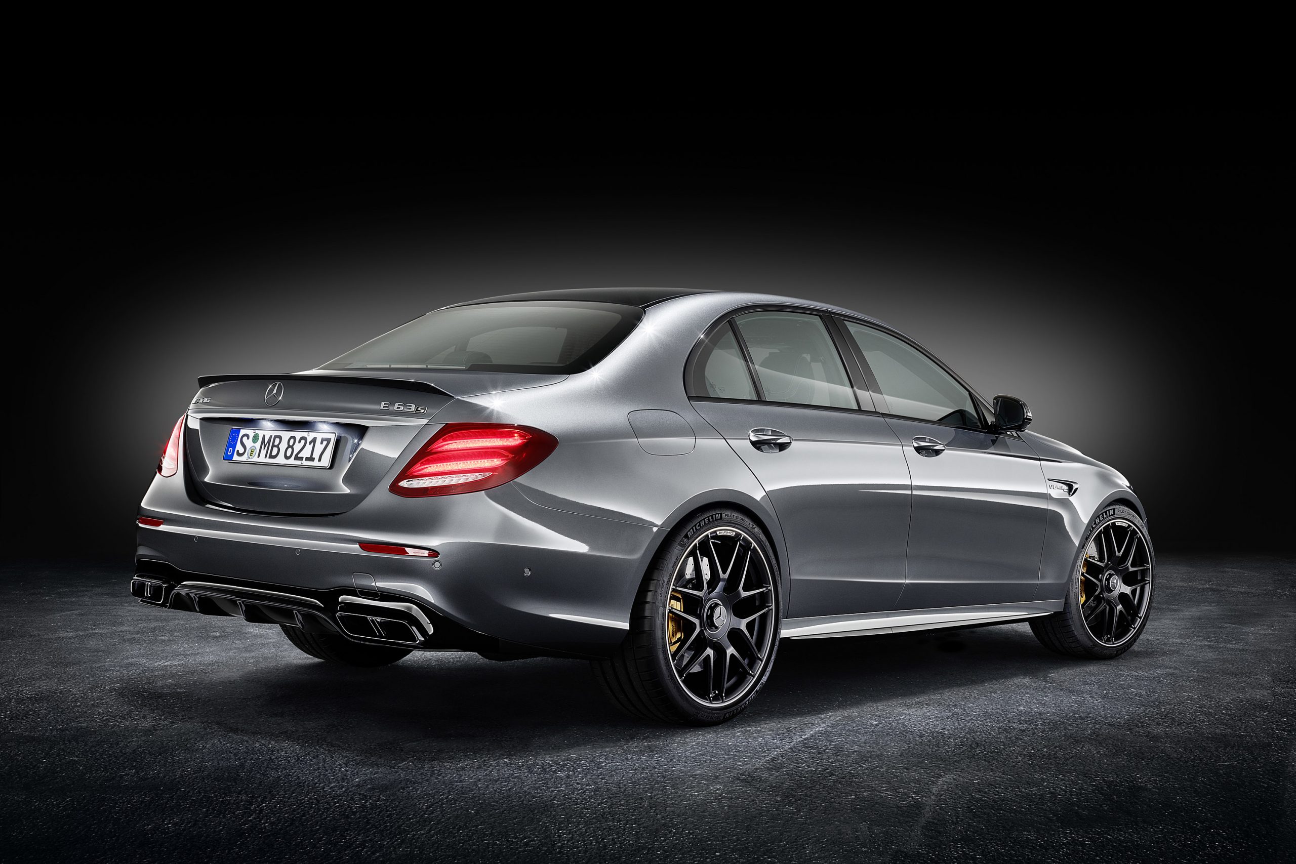 Mercedes Benz E63 AMG Wallpaper