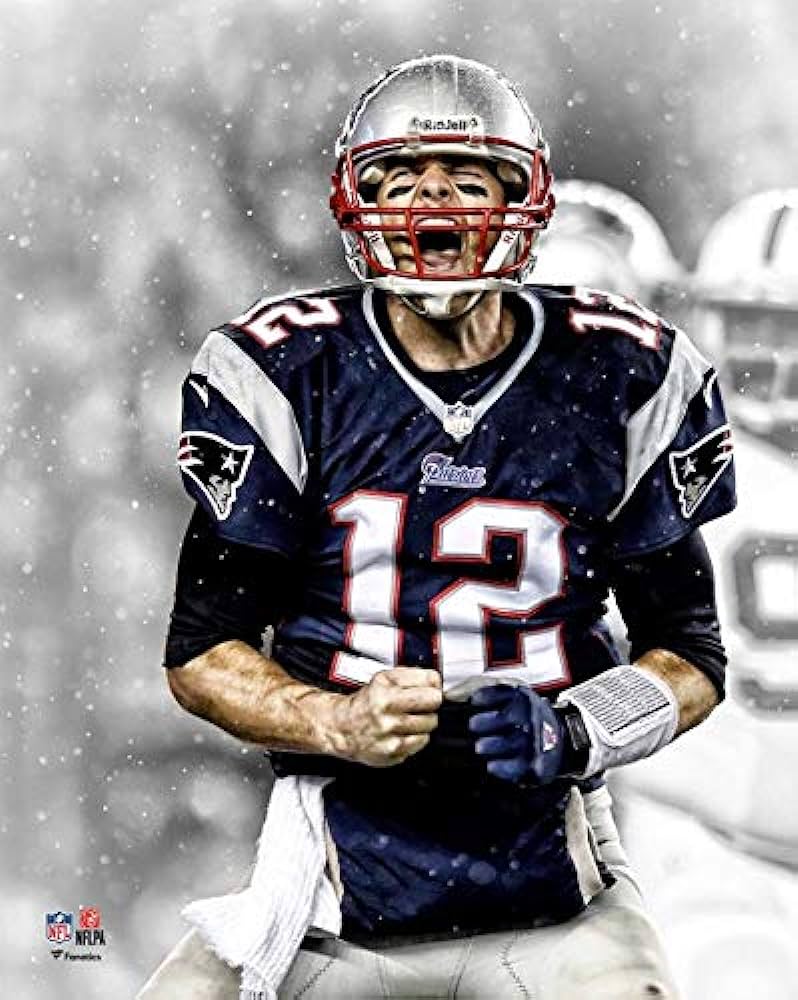 Tom Brady Screaming Spotlight Patriots 8 x 10 Football Photo, Collectibles & Fine Art