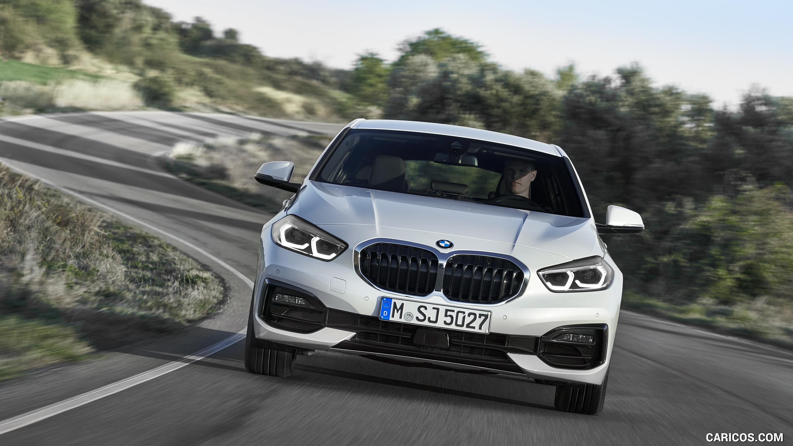 BMW 1 Series 118i (Color: Mineral White Metallic)