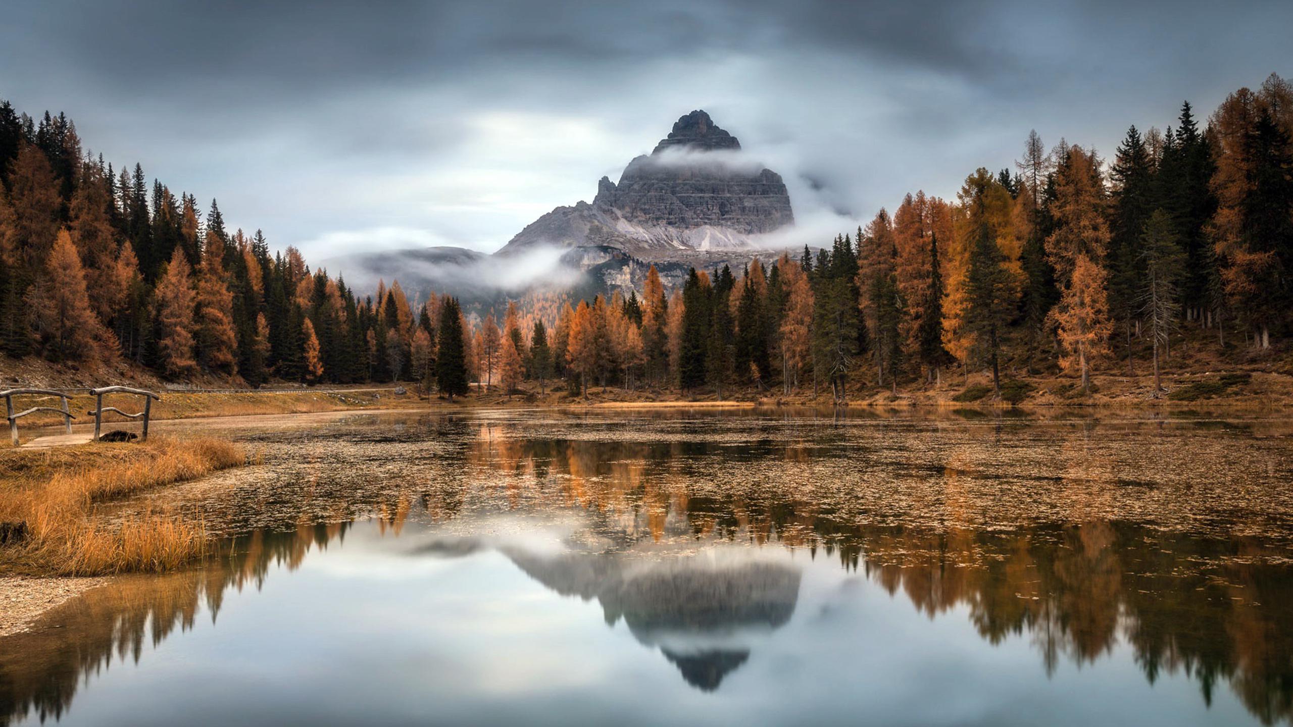 Autumn Lake [2560 x 1440]