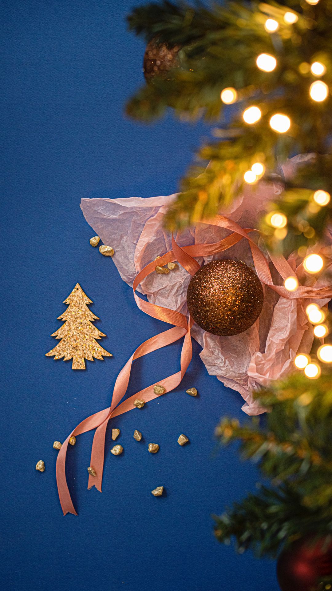 Download wallpaper 1080x1920 decoration, garland, christmas tree, gold, new year, christmas samsung galaxy s4, s5, note, sony xperia z, z1, z2, z3, htc one, lenovo vibe HD background