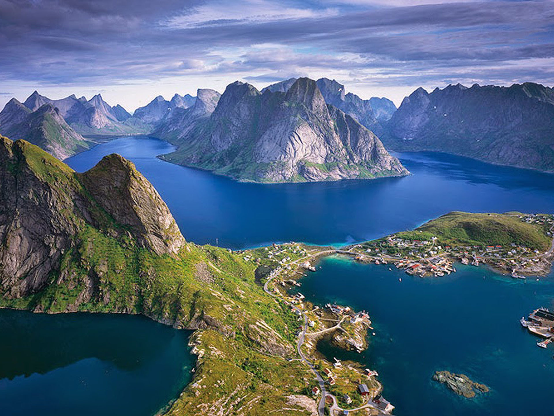 Beautiful View Of The Height Lofoten Islands Norway Landscape Wallpaper HD 2880x1800, Wallpaper13.com