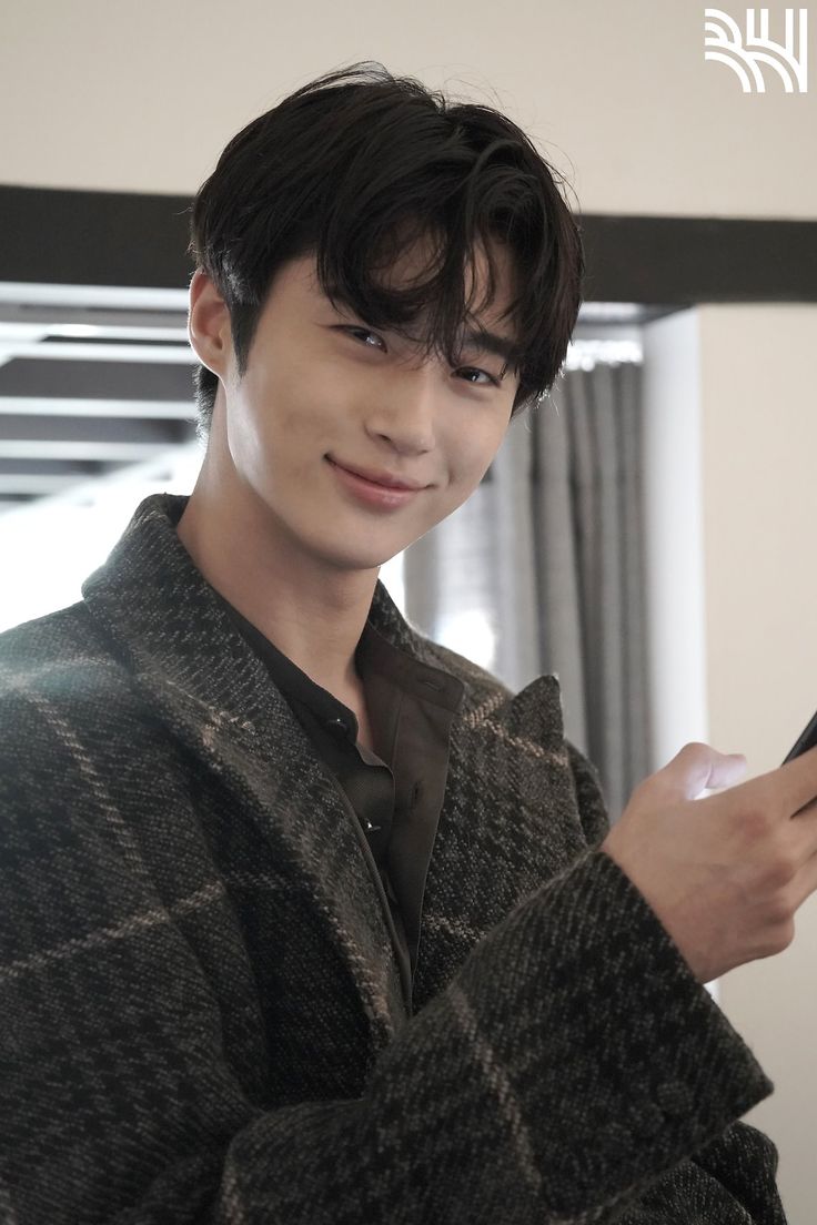 Actor Byeon Woo Seok Flaunts His Appealing Visuals And Mesmerizing Smile In Behind The Scenes Commercial Shots. Th. Byeon Woo Seok, Handsome Korean Actors, Actors