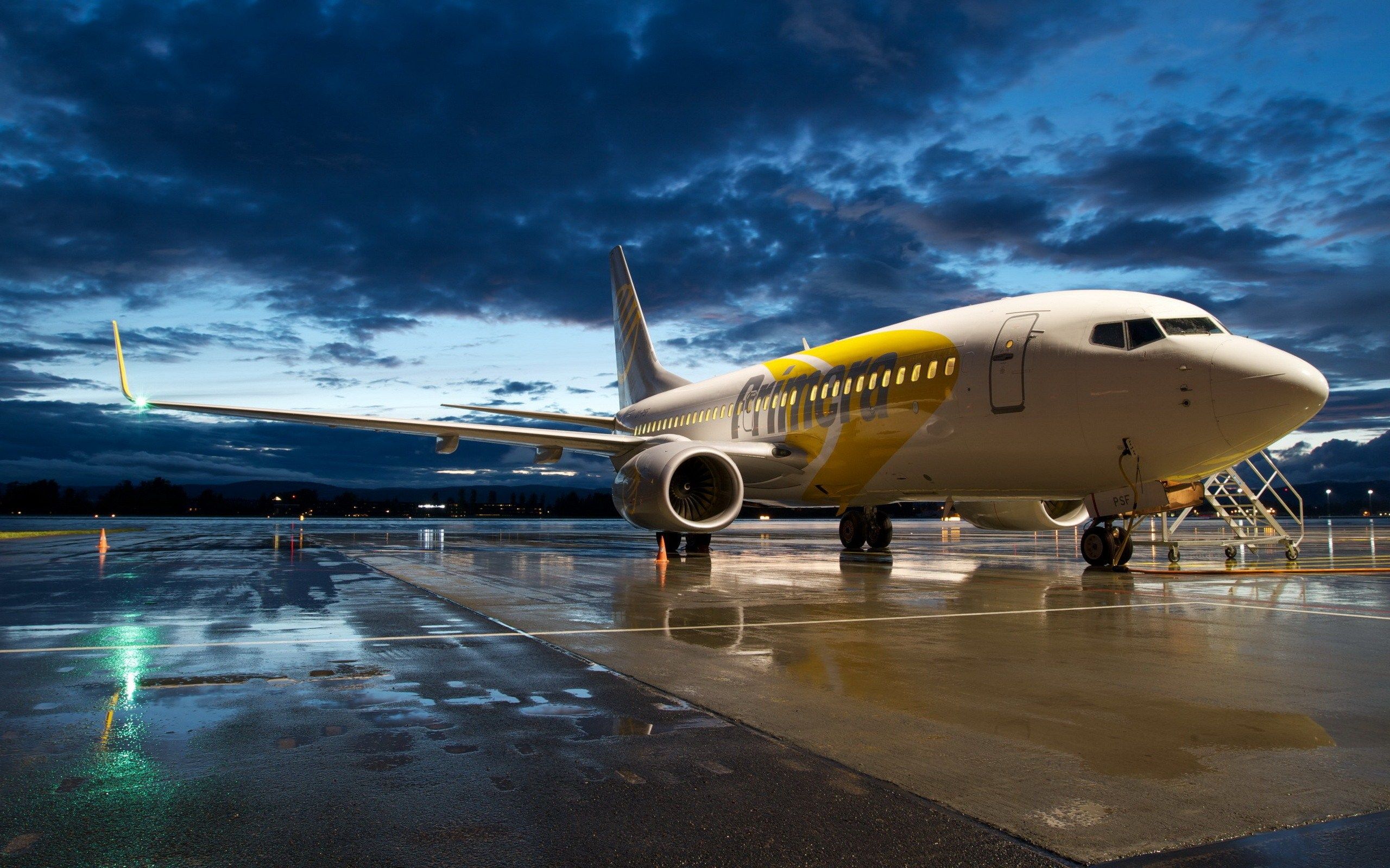 Commercial Airplane HD Image 07743