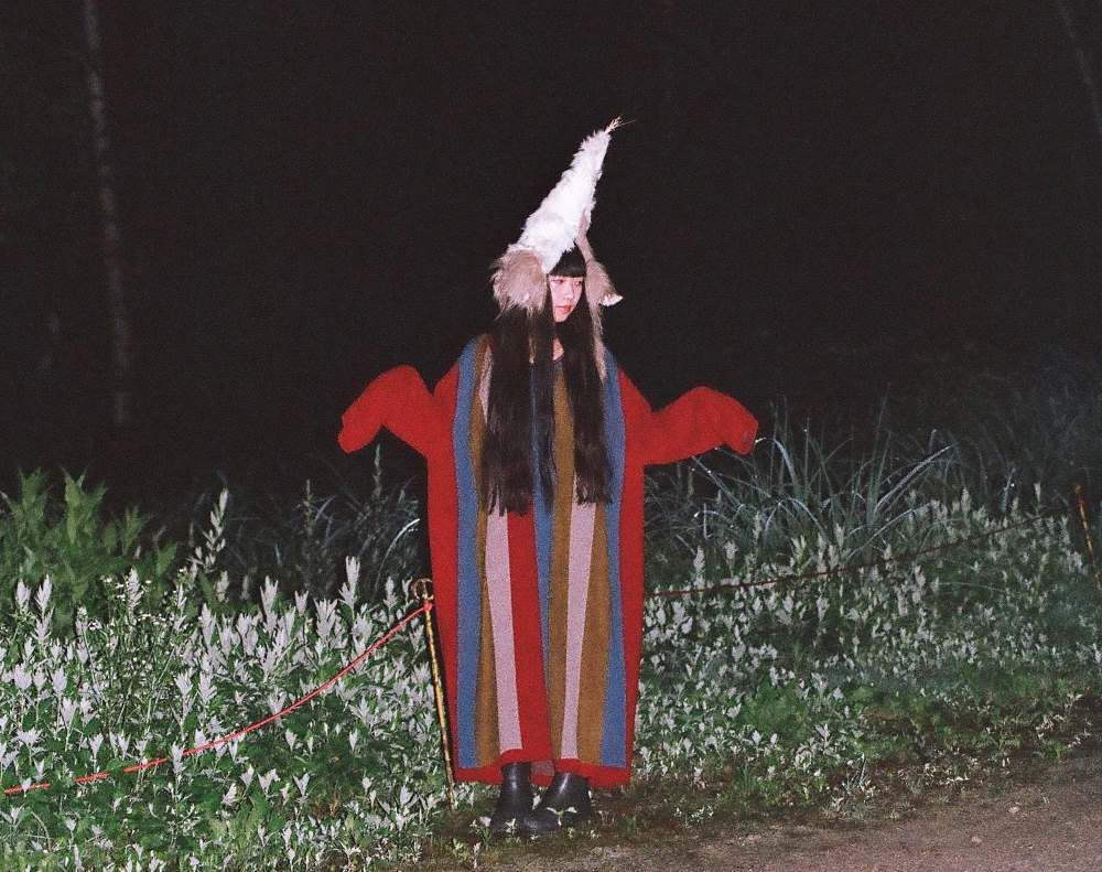 Ichiko Aoba was born in 1990 and grew up in Kyoto. Ichiko started playing classical guitar at the age of 17 and debuted her first alb. Gorillaz art, Artist, S pic