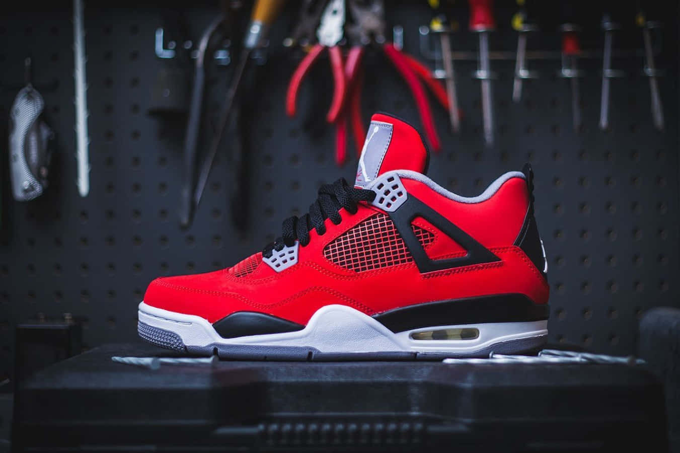 Download Air Jordan 4 Retro 'red' Wallpaper
