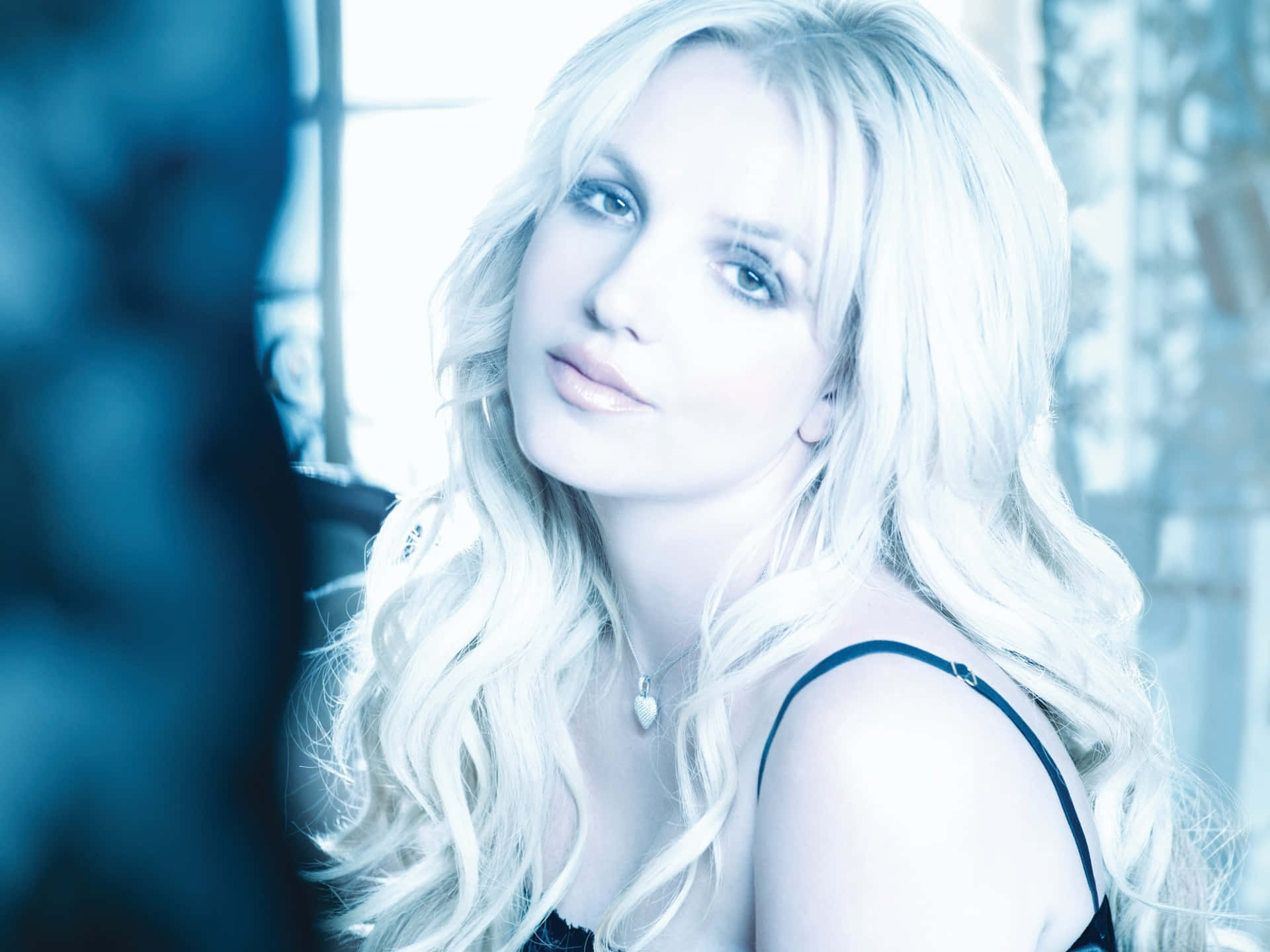 Download Britney Spears Photohoot Wallpaper