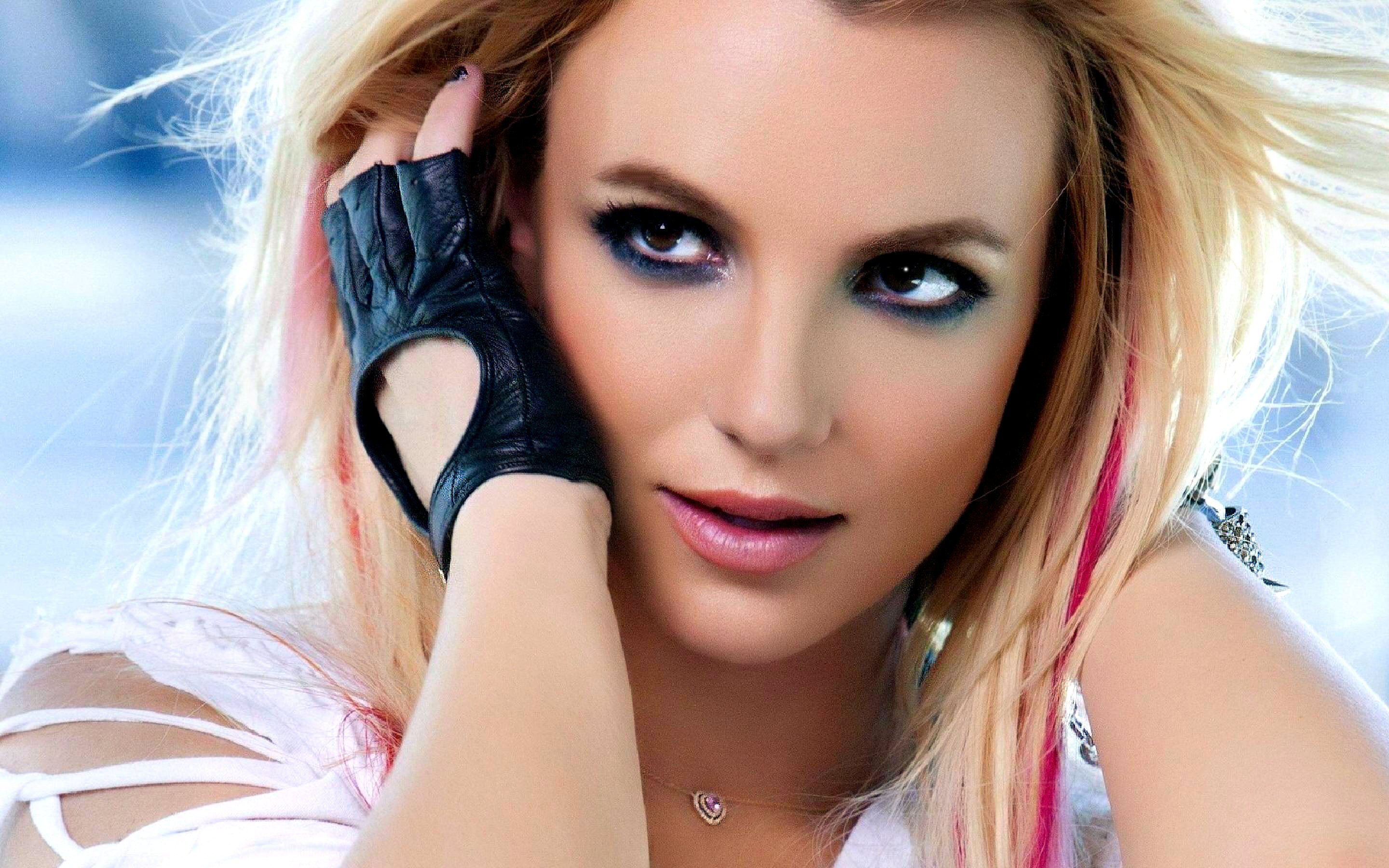 Download Britney Spears wallpaper