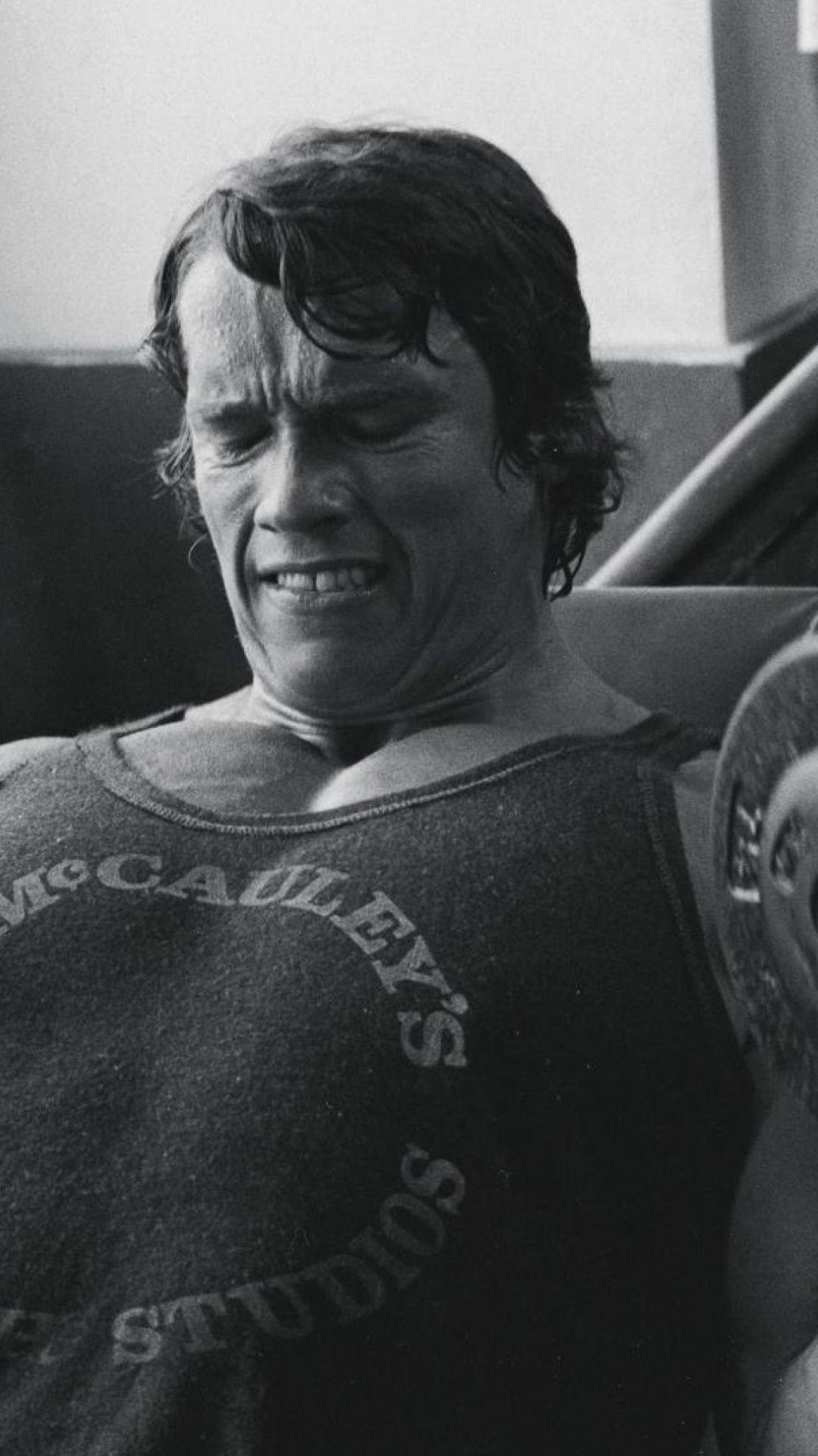 Arnold Schwarzenegger iPhone Wallpaper