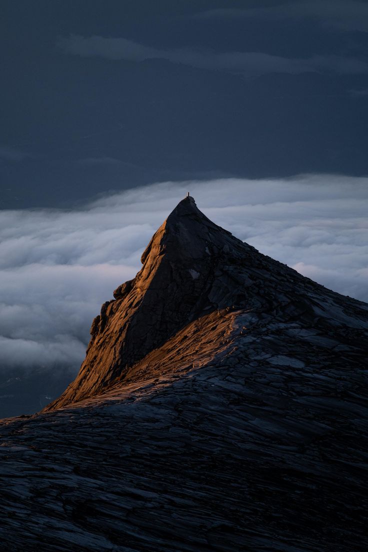 Mt Kinabalu high above the clouds at first light. [OC] [2400x3600] #Music #IndieArtist #Chicago. Above the clouds, Landscape photography, Photography kit