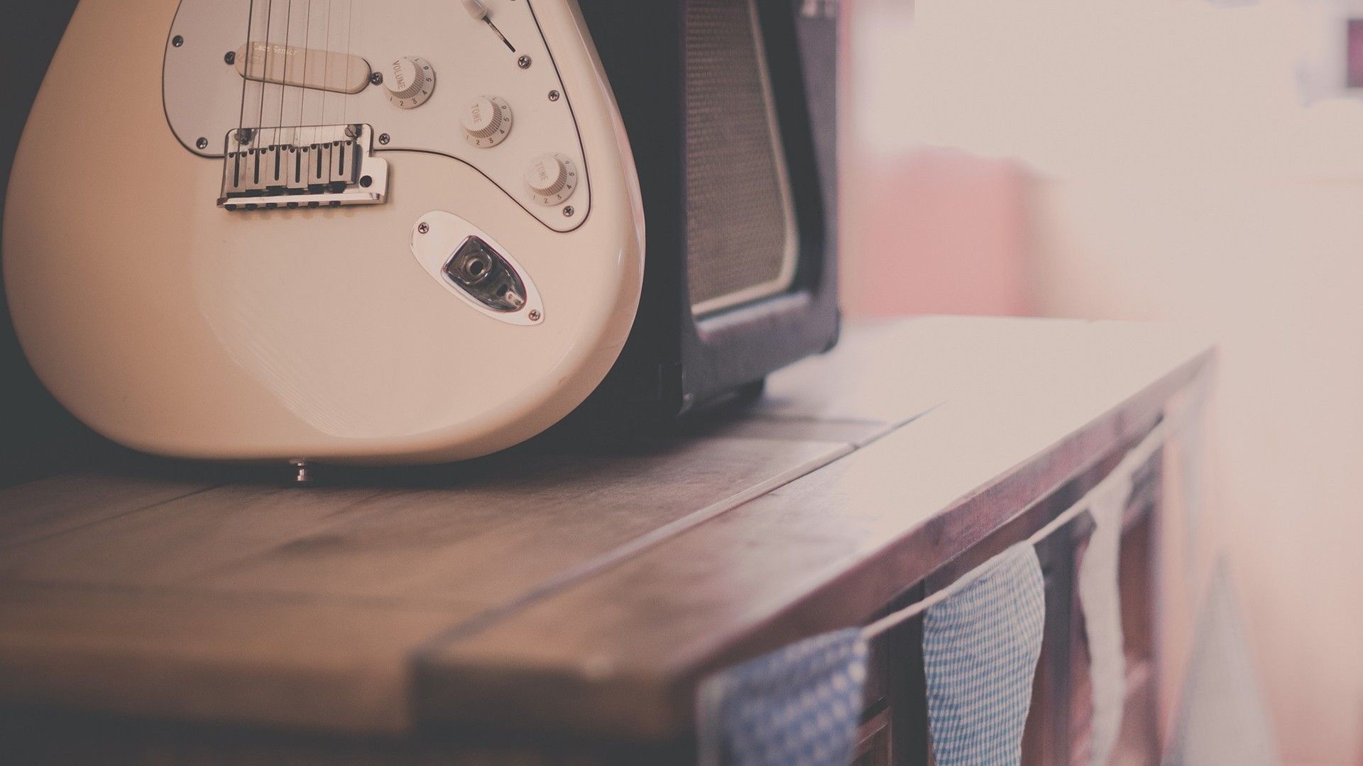 Vintage Music Wallpaper. Retro music, Music wallpaper, Easy guitar
