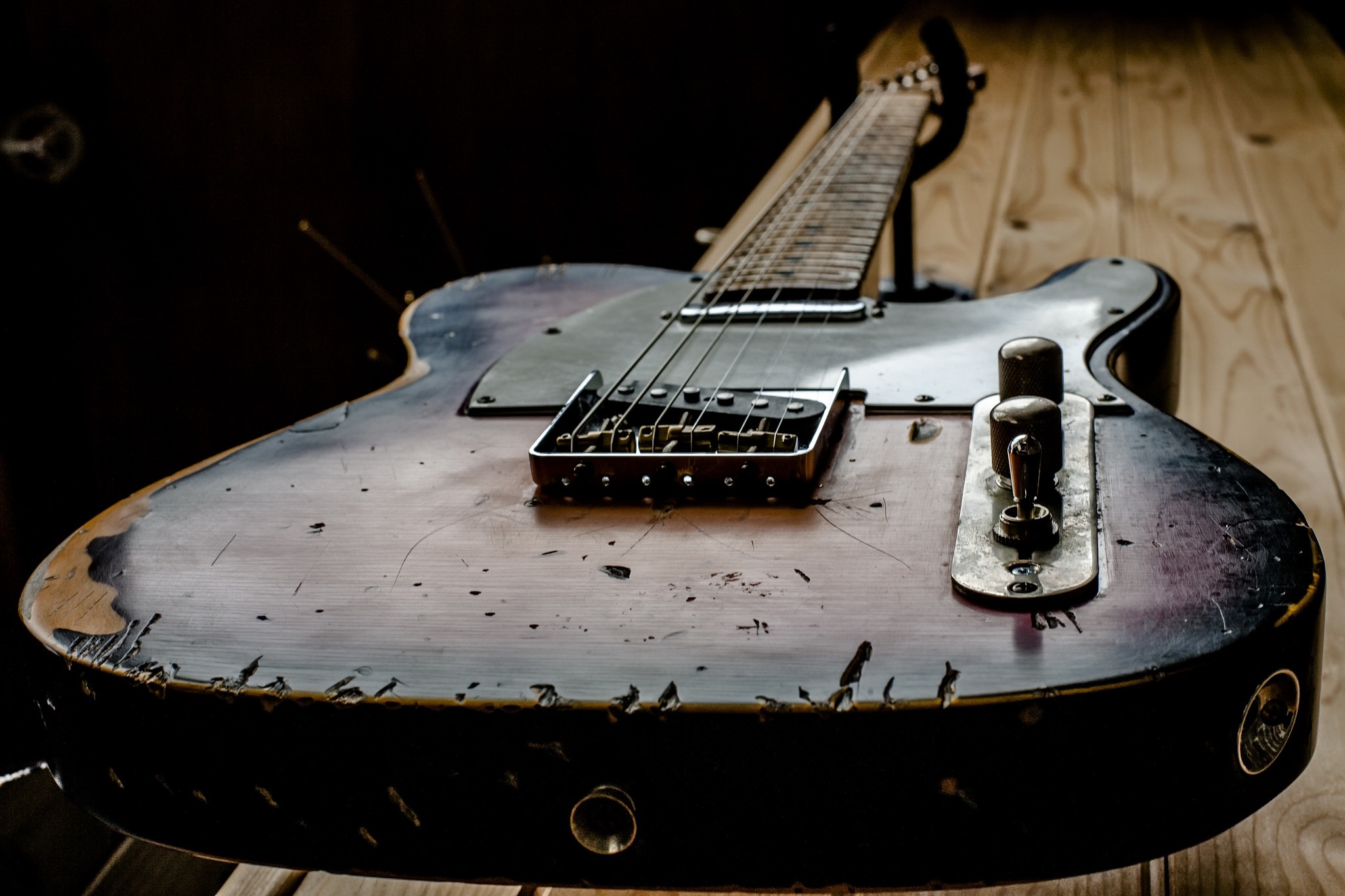 Wallpaper, old, musical instrument, relic guitar 2048x1365