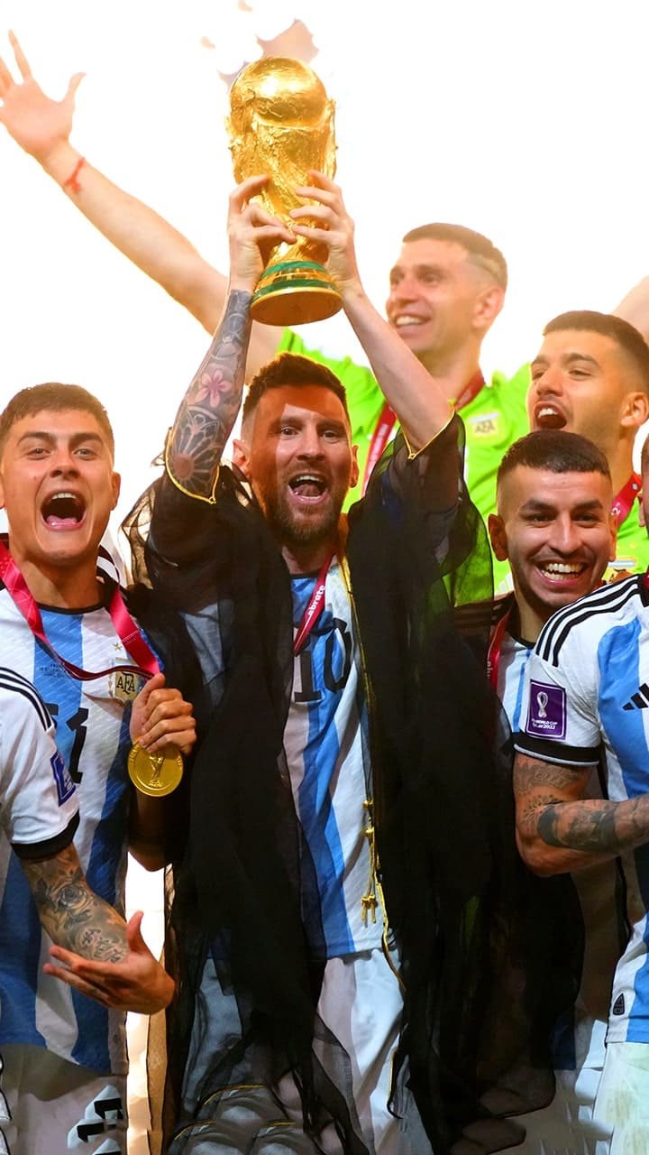 Messi team lifting world cup Wallpaper Download