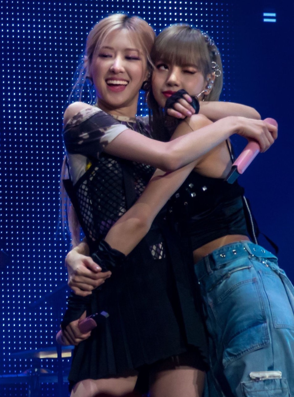 Times BLACKPINK Hugged And Stole Our Hearts With Their Friendship