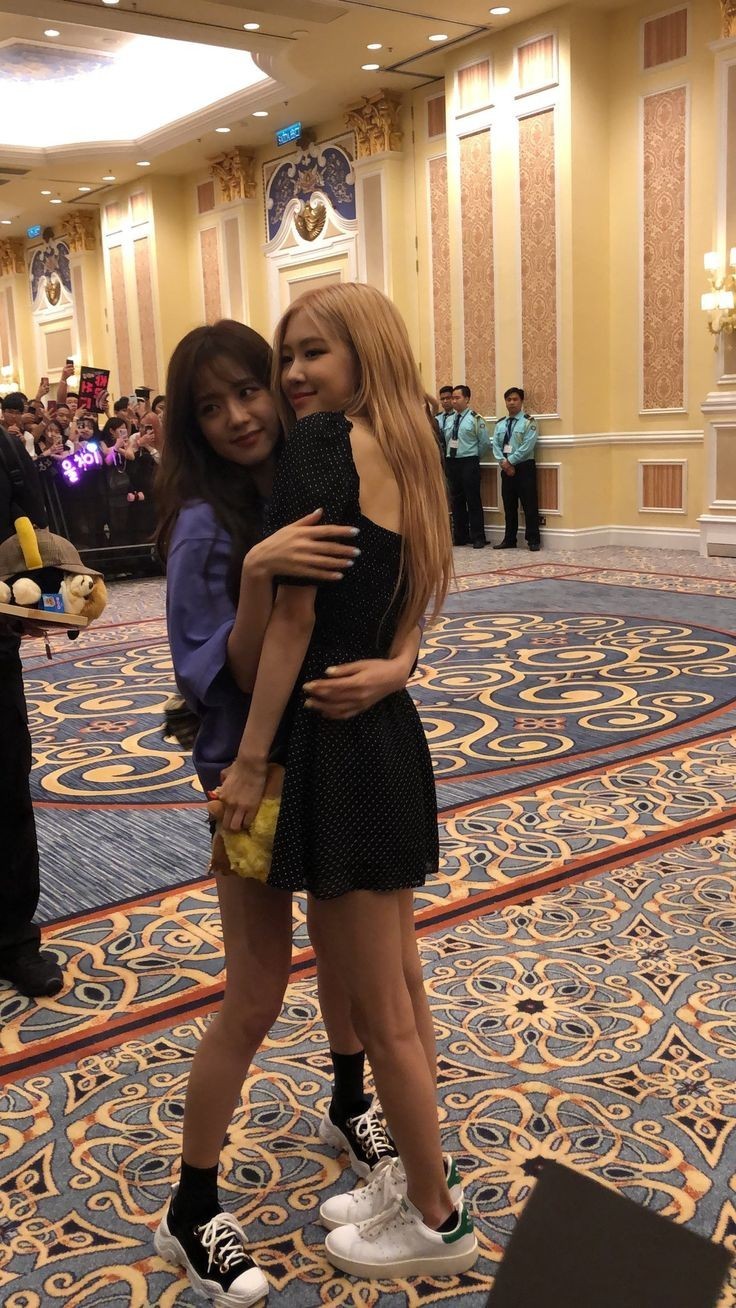 Times BLACKPINK Hugged And Stole Our Hearts With Their Friendship