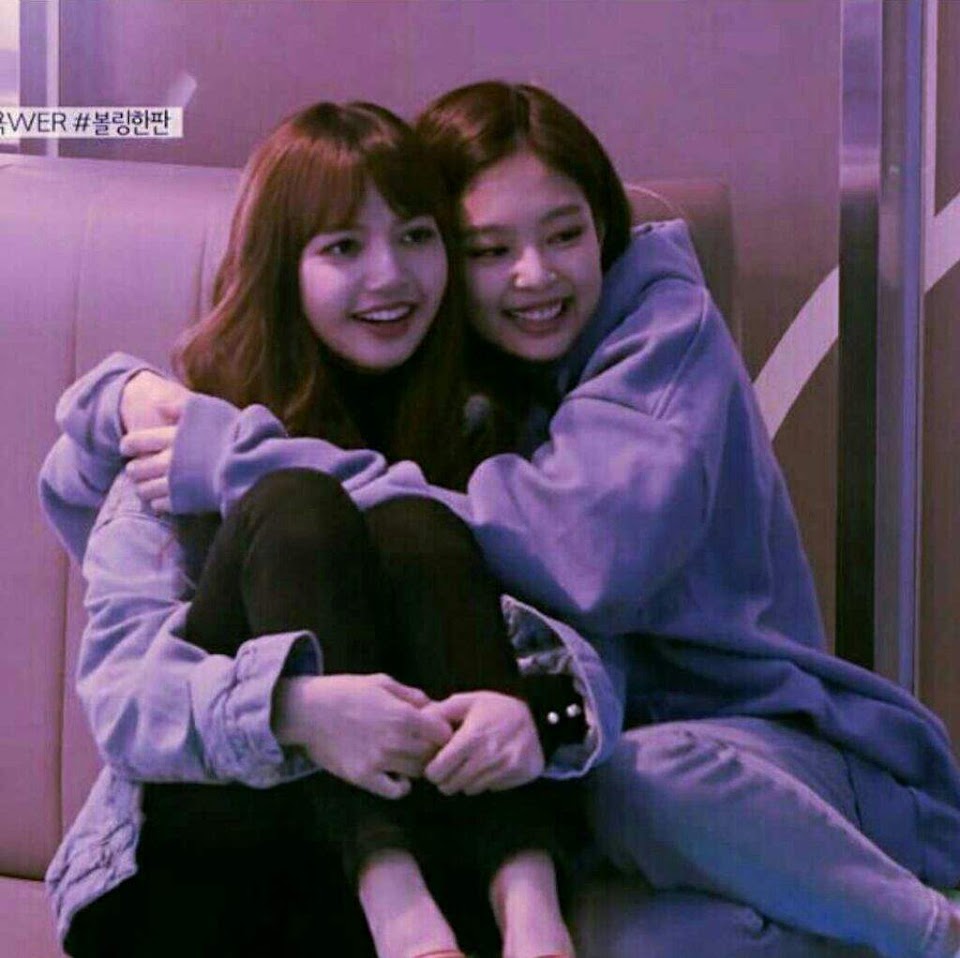Times BLACKPINK Hugged And Stole Our Hearts With Their Friendship