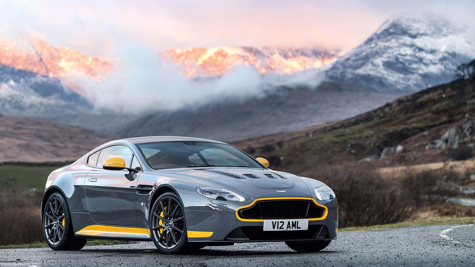 Aston Martin V12 Vantage Wallpaper