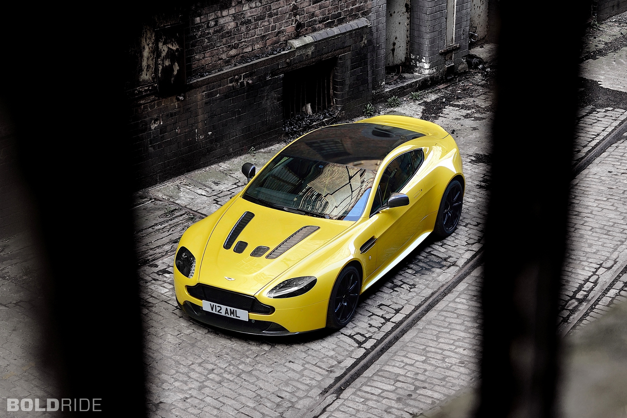 Aston Martin V12 Vantage S Wallpaper