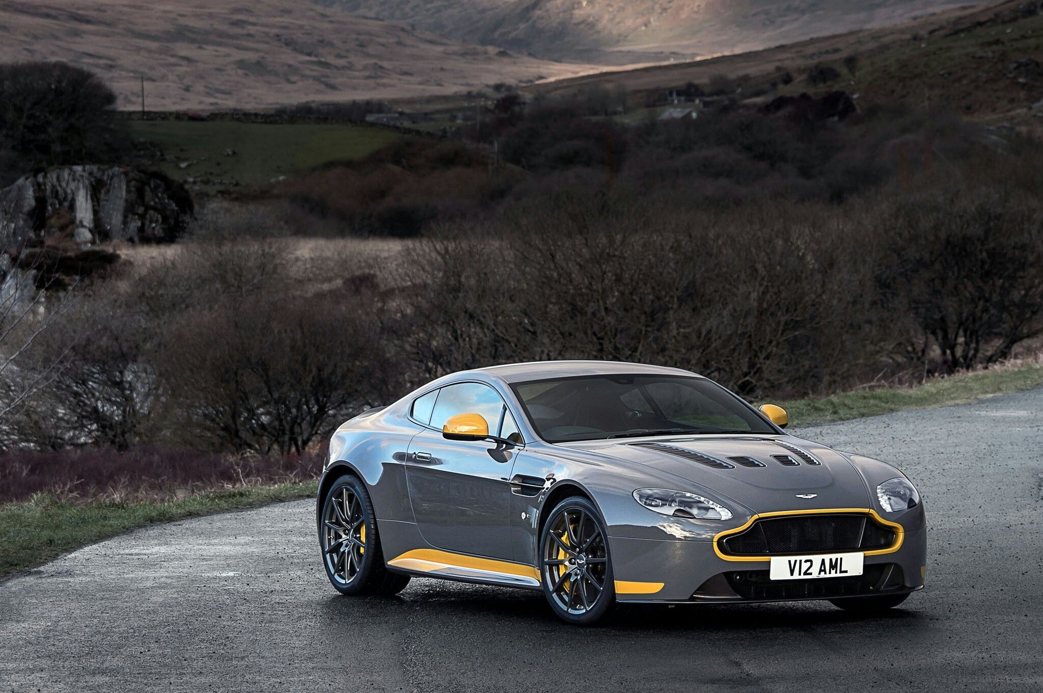 Aston Martin V12 Vantage S Wallpaper