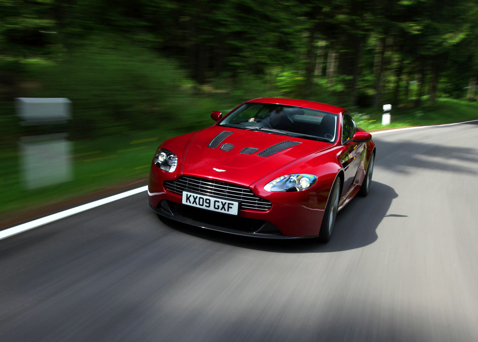 Aston Martin V12 Vantage Wallpaper