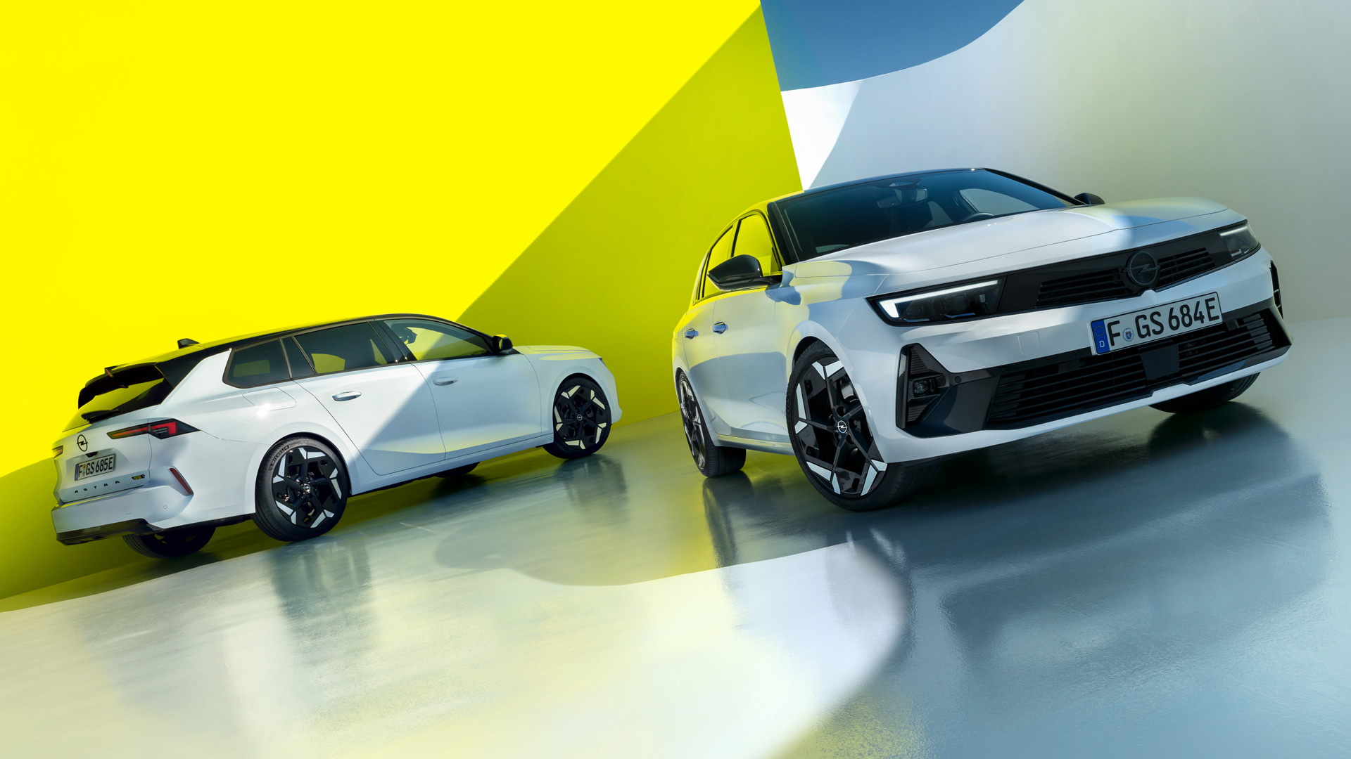 Opel debuts Astra GSe, its first electrified performance model